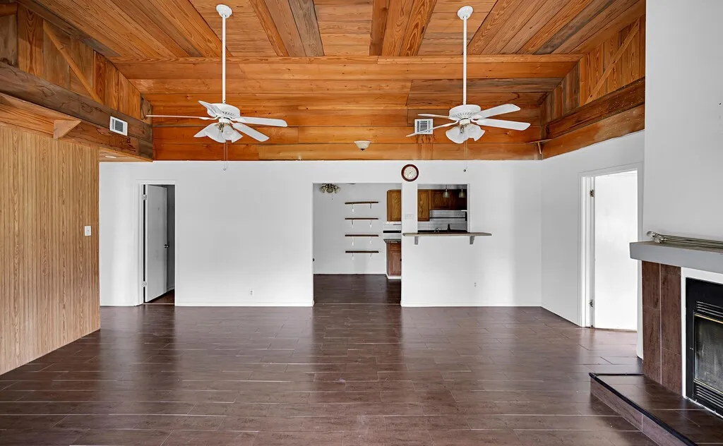 Single Family Residence For Sale in Bosque County , 105 County Road 3590, China Spring, Texas 76633, 3 Bedroom, 2 Bathroom, 1 Garage spaces, 1,309 Sqft, built in 1980, Preowned, mls#21220545, Real Estate Agent in China Spring, Homes For Sale in Bosque county, Homes For Sale in China Spring, Realtor in China Spring Texas, Real Estate Brokerage Independent Realty Texas, Luminita Cordes Realtor