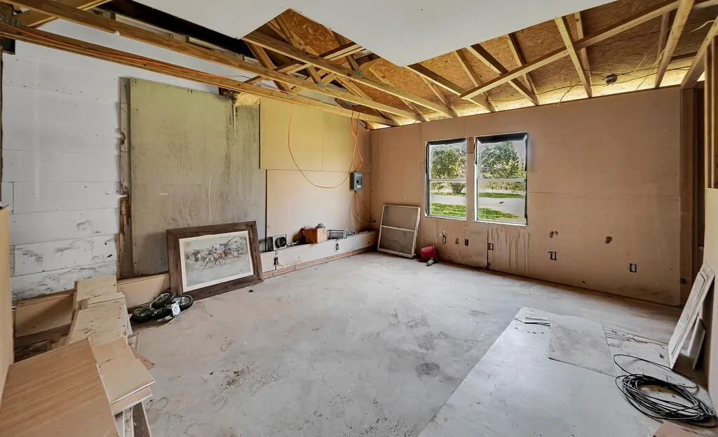 Single Family Residence For Sale in Bosque County , 105 County Road 3590, China Spring, Texas 76633, 3 Bedroom, 2 Bathroom, 1 Garage spaces, 1,309 Sqft, built in 1980, Preowned, mls#21220545, Real Estate Agent in China Spring, Homes For Sale in Bosque county, Homes For Sale in China Spring, Realtor in China Spring Texas, Real Estate Brokerage Independent Realty Texas, Luminita Cordes Realtor