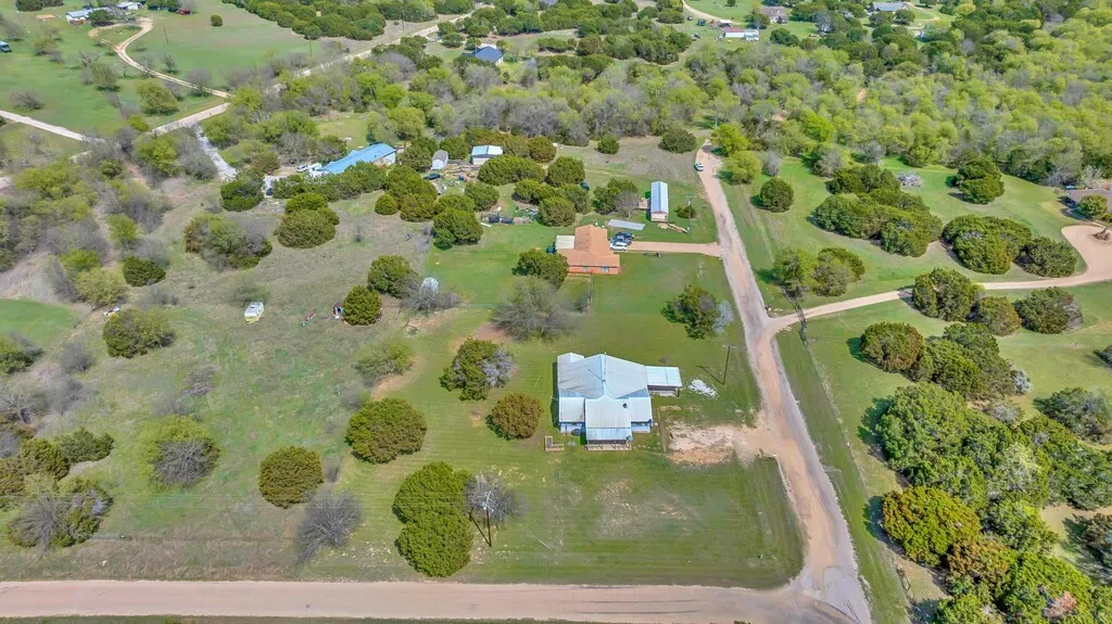 Single Family Residence For Sale in Bosque County , 105 County Road 3590, China Spring, Texas 76633, 3 Bedroom, 2 Bathroom, 1 Garage spaces, 1,309 Sqft, built in 1980, Preowned, mls#21220545, Real Estate Agent in China Spring, Homes For Sale in Bosque county, Homes For Sale in China Spring, Realtor in China Spring Texas, Real Estate Brokerage Independent Realty Texas, Luminita Cordes Realtor