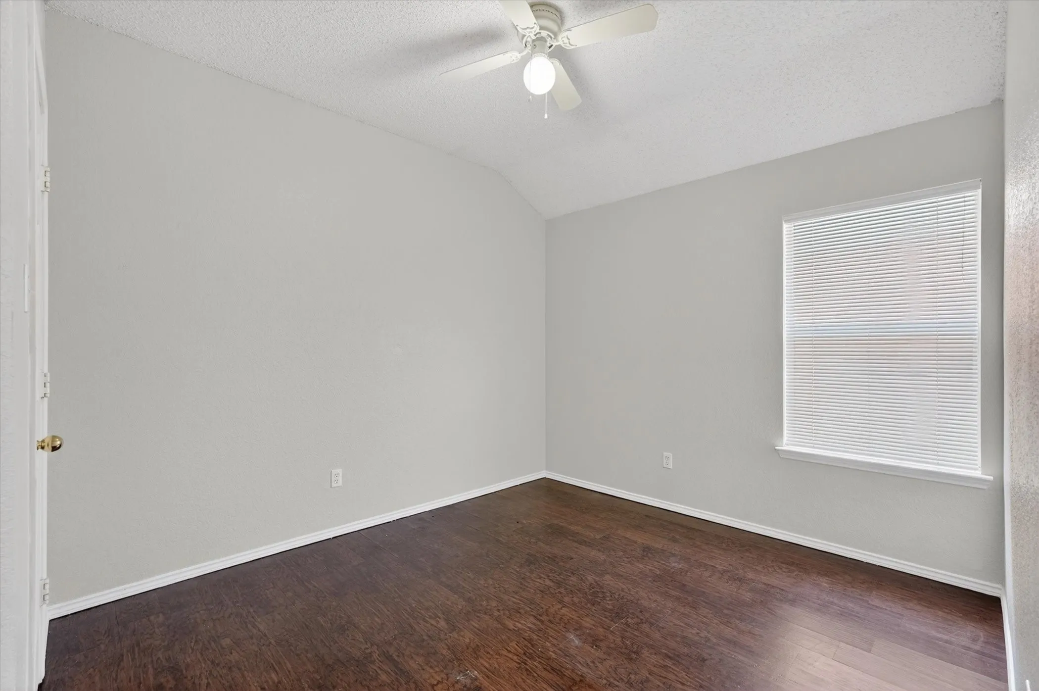 Single Family Residence For Sale in Dallas County , 830 Orian Drive, Mesquite, Texas 75181, 3 Bedrooms, 2 Bathrooms, 2 Garage spaces, 1,452 Sqft, built in 1997, Price $259,000, mls#21247377, Real Estate Agent in Mesquite, Homes For Sale in Dallas county, Homes For Sale in Mesquite, Realtor in Mesquite Texas, Real Estate Brokerage Independent Realty Texas, Luminita Cordes Realtor