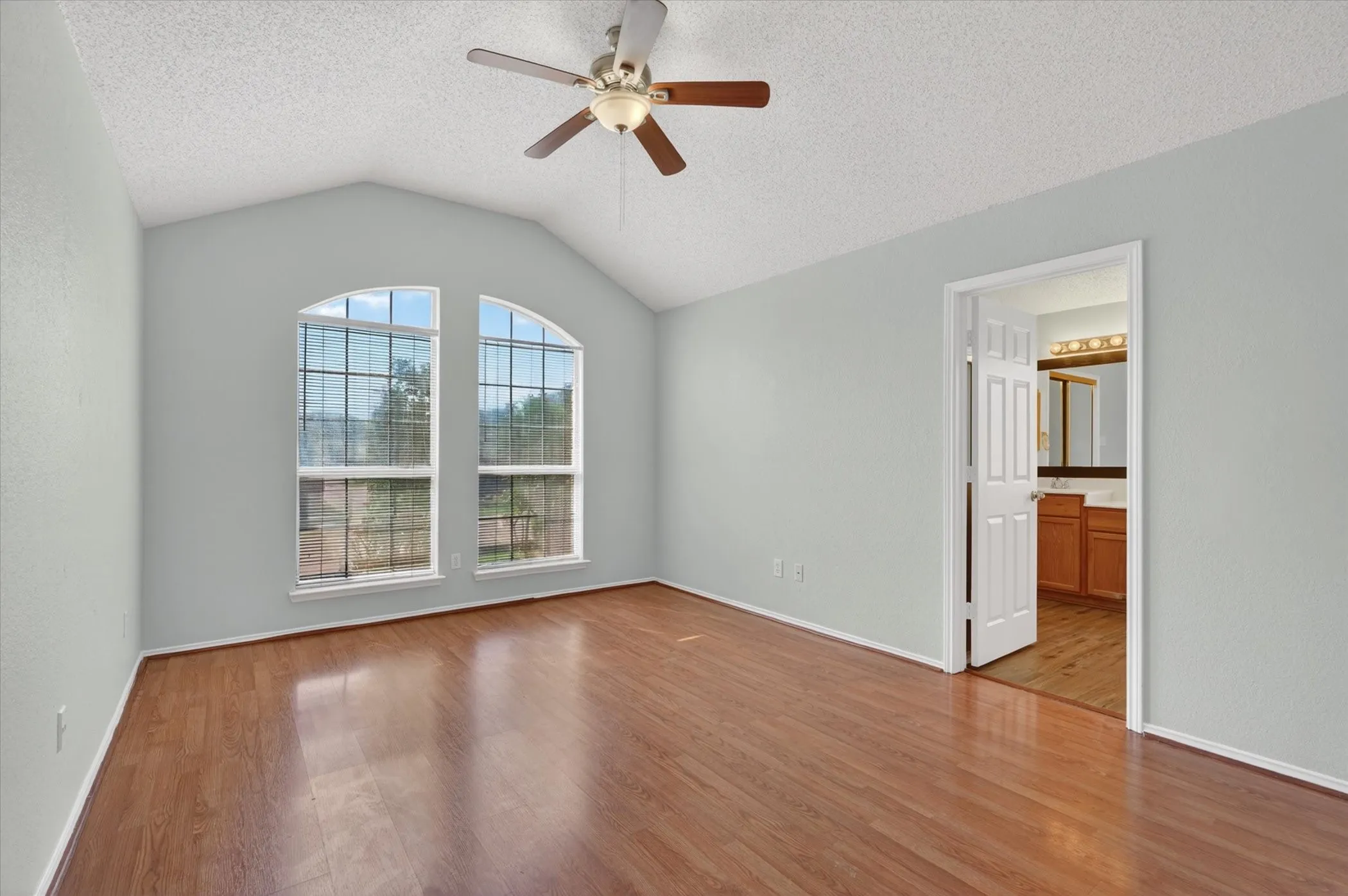 Single Family Residence For Sale in Dallas County , 830 Orian Drive, Mesquite, Texas 75181, 3 Bedrooms, 2 Bathrooms, 2 Garage spaces, 1,452 Sqft, built in 1997, Price $259,000, mls#21247377, Real Estate Agent in Mesquite, Homes For Sale in Dallas county, Homes For Sale in Mesquite, Realtor in Mesquite Texas, Real Estate Brokerage Independent Realty Texas, Luminita Cordes Realtor