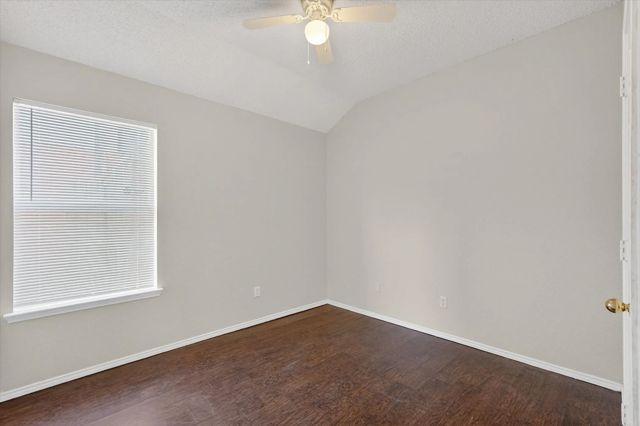Single Family Residence For Sale in Dallas County , 830 Orian Drive, Mesquite, Texas 75181, 3 Bedrooms, 2 Bathrooms, 2 Garage spaces, 1,452 Sqft, built in 1997, Price $259,000, mls#21247377, Real Estate Agent in Mesquite, Homes For Sale in Dallas county, Homes For Sale in Mesquite, Realtor in Mesquite Texas, Real Estate Brokerage Independent Realty Texas, Luminita Cordes Realtor