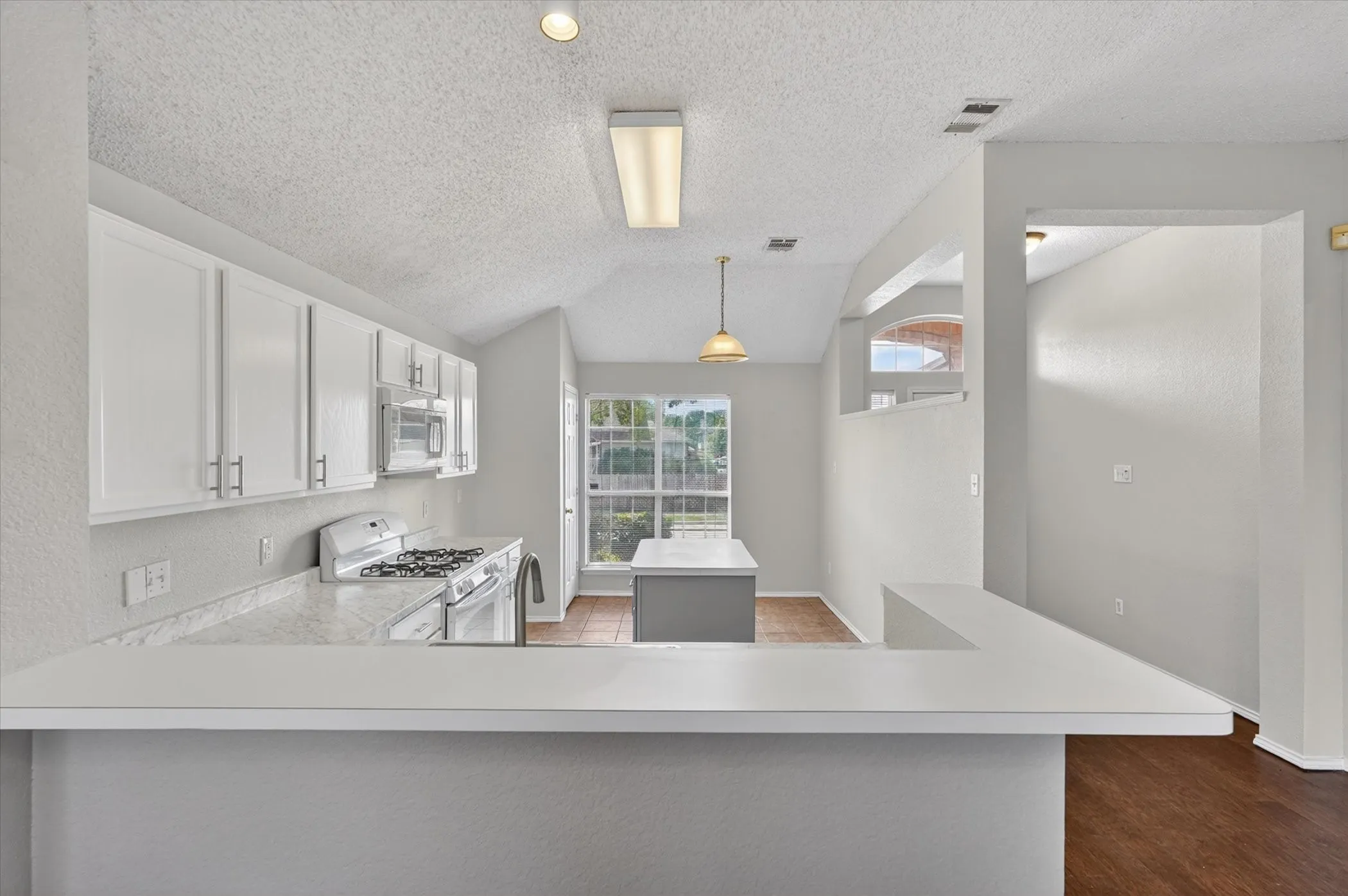 Single Family Residence For Sale in Dallas County , 830 Orian Drive, Mesquite, Texas 75181, 3 Bedrooms, 2 Bathrooms, 2 Garage spaces, 1,452 Sqft, built in 1997, Price $259,000, mls#21247377, Real Estate Agent in Mesquite, Homes For Sale in Dallas county, Homes For Sale in Mesquite, Realtor in Mesquite Texas, Real Estate Brokerage Independent Realty Texas, Luminita Cordes Realtor
