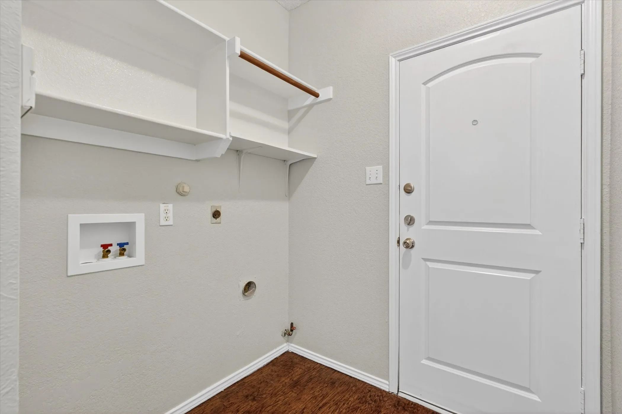 Single Family Residence For Sale in Dallas County , 830 Orian Drive, Mesquite, Texas 75181, 3 Bedrooms, 2 Bathrooms, 2 Garage spaces, 1,452 Sqft, built in 1997, Price $259,000, mls#21247377, Real Estate Agent in Mesquite, Homes For Sale in Dallas county, Homes For Sale in Mesquite, Realtor in Mesquite Texas, Real Estate Brokerage Independent Realty Texas, Luminita Cordes Realtor