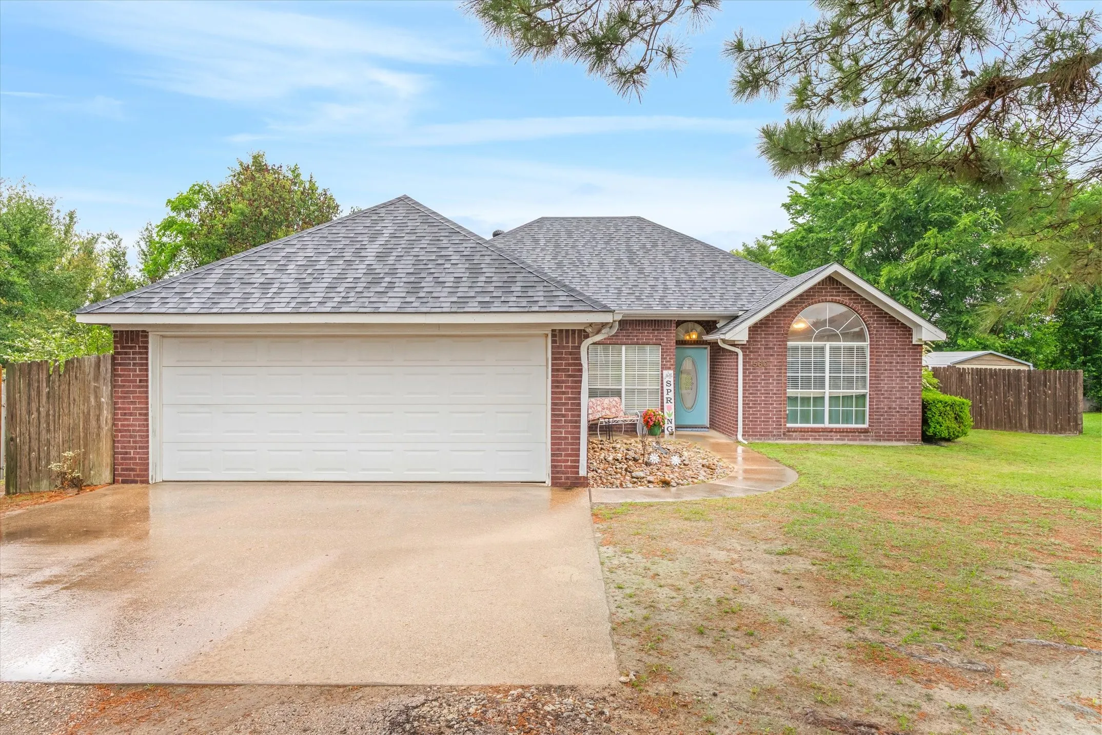Single Family Residence For Sale in Van Zandt County , 560 Washington Street, Van, Texas 75790, 3 Bedroom, 2 Bathroom, 2 Garage spaces, 1,608 Sqft, built in 1998, mls#21241872, Real Estate Agent in Van, Homes For Sale in Van Zandt county, Homes For Sale in Van, Realtor in Van Texas, Real Estate Brokerage Independent Realty Texas, Luminita Cordes Realtor