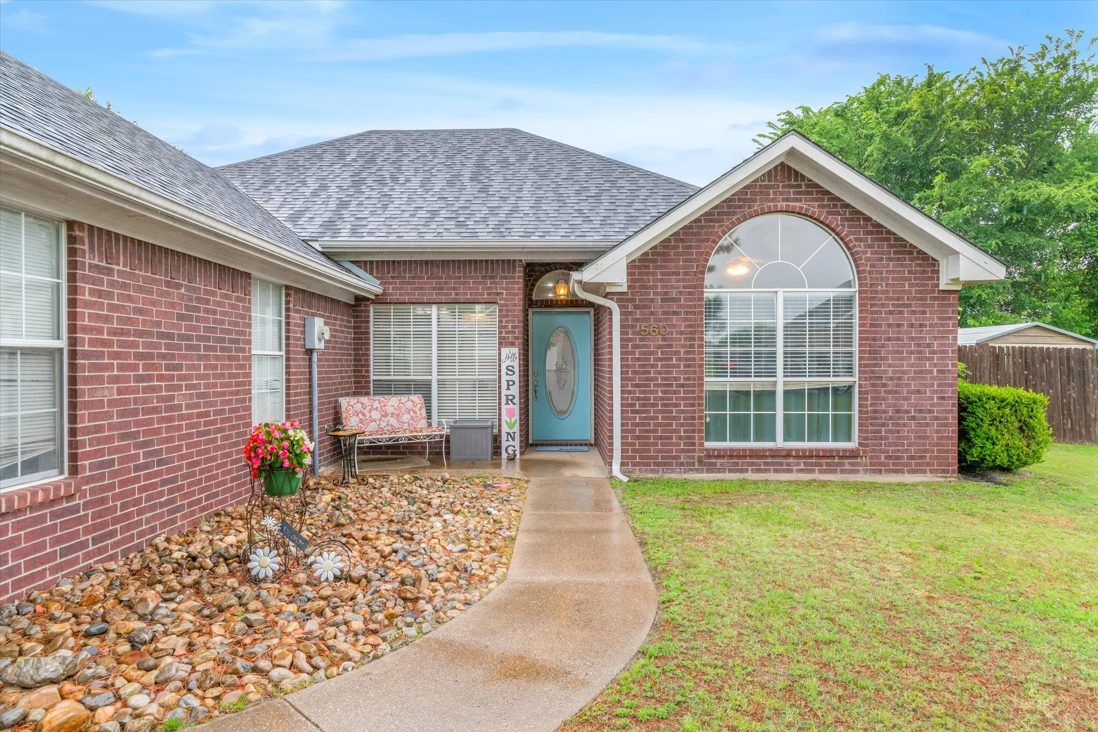 Single Family Residence For Sale in Van Zandt County , 560 Washington Street, Van, Texas 75790, 3 Bedroom, 2 Bathroom, 2 Garage spaces, 1,608 Sqft, built in 1998, mls#21241872, Real Estate Agent in Van, Homes For Sale in Van Zandt county, Homes For Sale in Van, Realtor in Van Texas, Real Estate Brokerage Independent Realty Texas, Luminita Cordes Realtor