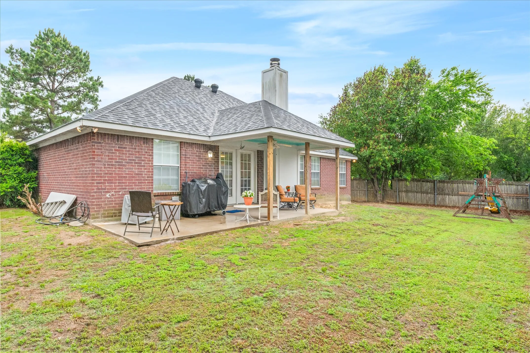 Single Family Residence For Sale in Van Zandt County , 560 Washington Street, Van, Texas 75790, 3 Bedroom, 2 Bathroom, 2 Garage spaces, 1,608 Sqft, built in 1998, mls#21241872, Real Estate Agent in Van, Homes For Sale in Van Zandt county, Homes For Sale in Van, Realtor in Van Texas, Real Estate Brokerage Independent Realty Texas, Luminita Cordes Realtor