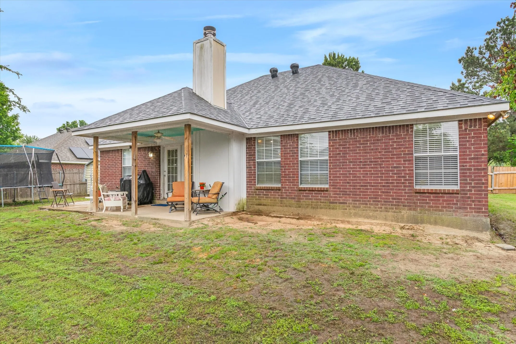 Single Family Residence For Sale in Van Zandt County , 560 Washington Street, Van, Texas 75790, 3 Bedroom, 2 Bathroom, 2 Garage spaces, 1,608 Sqft, built in 1998, mls#21241872, Real Estate Agent in Van, Homes For Sale in Van Zandt county, Homes For Sale in Van, Realtor in Van Texas, Real Estate Brokerage Independent Realty Texas, Luminita Cordes Realtor