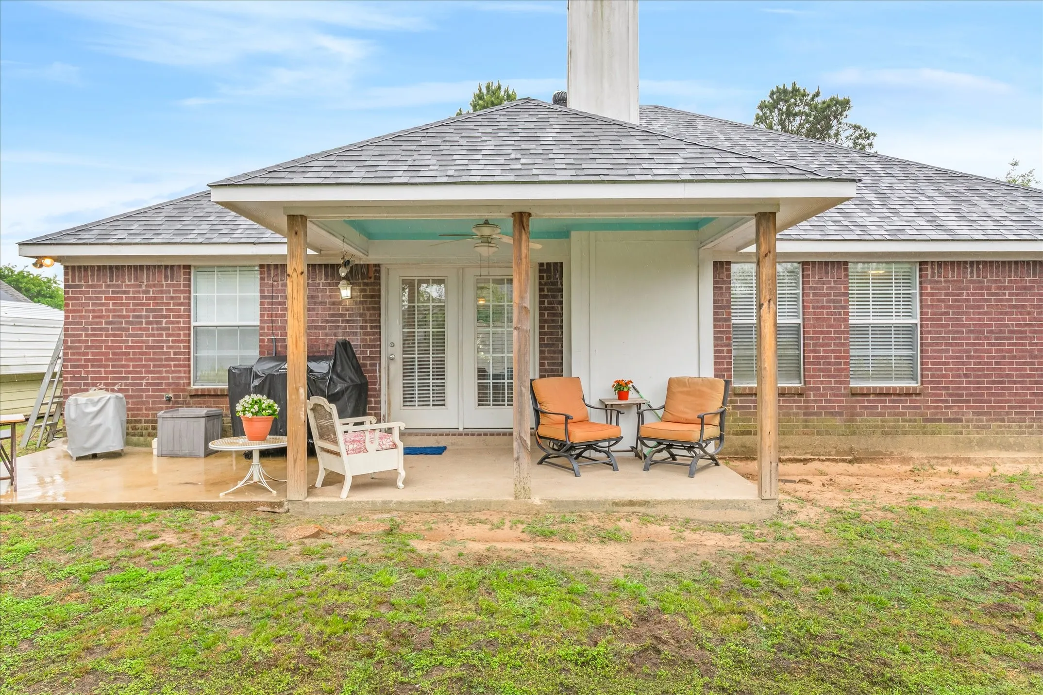 Single Family Residence For Sale in Van Zandt County , 560 Washington Street, Van, Texas 75790, 3 Bedroom, 2 Bathroom, 2 Garage spaces, 1,608 Sqft, built in 1998, mls#21241872, Real Estate Agent in Van, Homes For Sale in Van Zandt county, Homes For Sale in Van, Realtor in Van Texas, Real Estate Brokerage Independent Realty Texas, Luminita Cordes Realtor