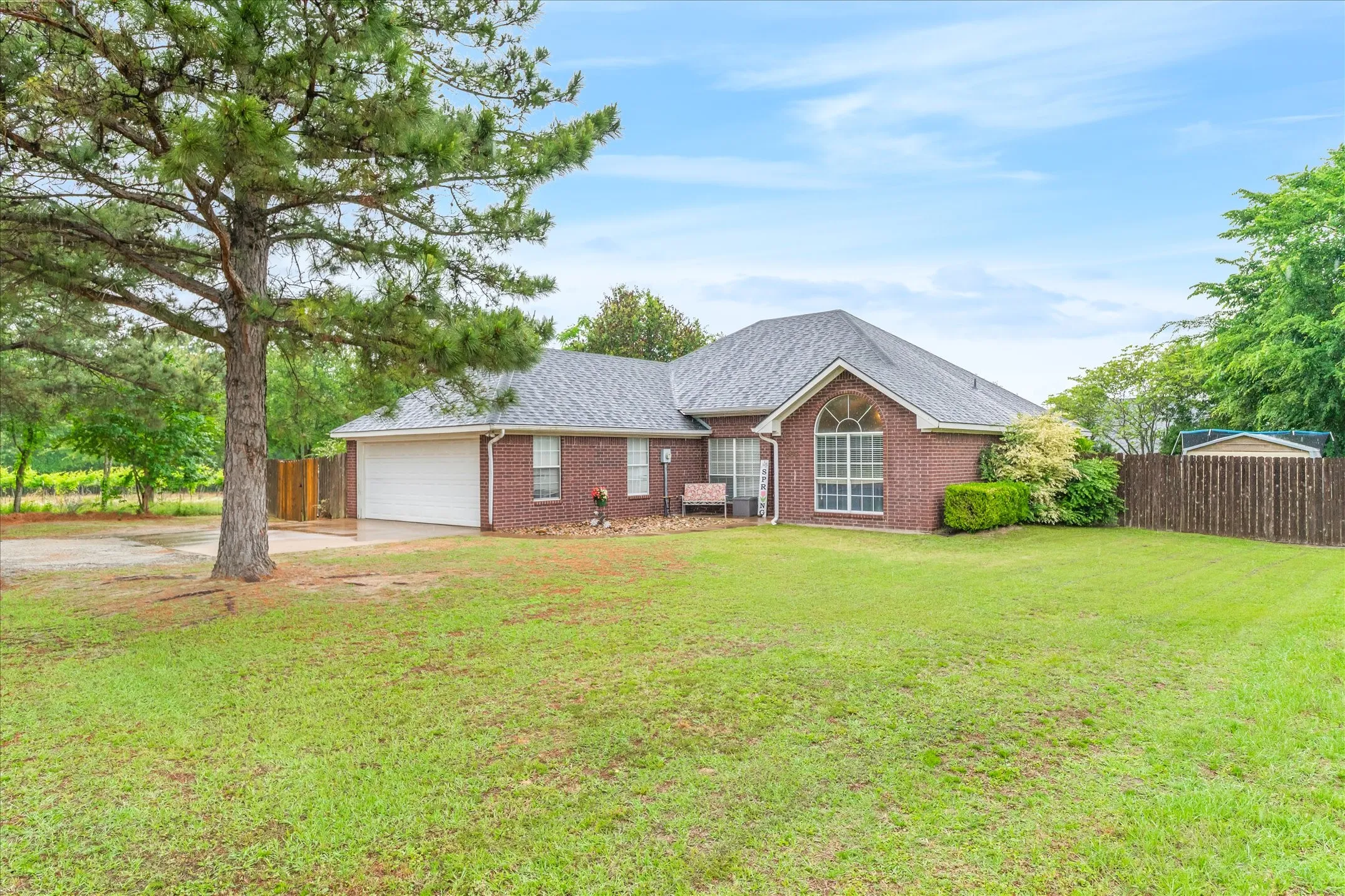 Single Family Residence For Sale in Van Zandt County , 560 Washington Street, Van, Texas 75790, 3 Bedroom, 2 Bathroom, 2 Garage spaces, 1,608 Sqft, built in 1998, mls#21241872, Real Estate Agent in Van, Homes For Sale in Van Zandt county, Homes For Sale in Van, Realtor in Van Texas, Real Estate Brokerage Independent Realty Texas, Luminita Cordes Realtor