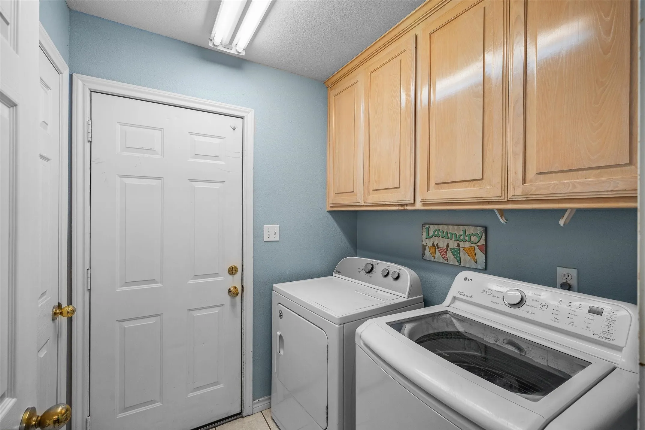 Single Family Residence For Sale in Van Zandt County , 560 Washington Street, Van, Texas 75790, 3 Bedroom, 2 Bathroom, 2 Garage spaces, 1,608 Sqft, built in 1998, mls#21241872, Real Estate Agent in Van, Homes For Sale in Van Zandt county, Homes For Sale in Van, Realtor in Van Texas, Real Estate Brokerage Independent Realty Texas, Luminita Cordes Realtor