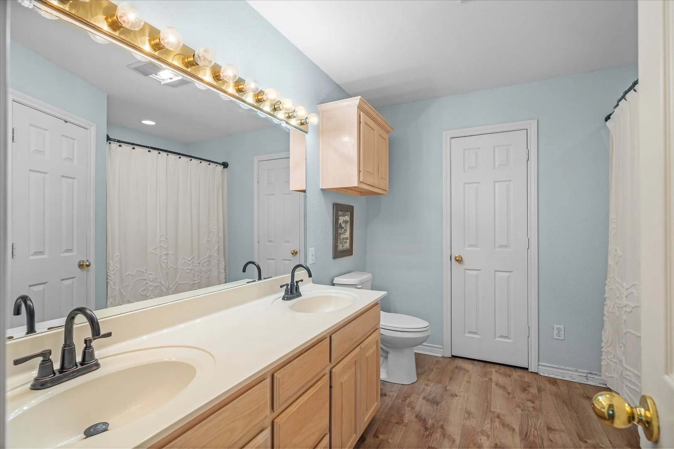 Single Family Residence For Sale in Van Zandt County , 560 Washington Street, Van, Texas 75790, 3 Bedroom, 2 Bathroom, 2 Garage spaces, 1,608 Sqft, built in 1998, mls#21241872, Real Estate Agent in Van, Homes For Sale in Van Zandt county, Homes For Sale in Van, Realtor in Van Texas, Real Estate Brokerage Independent Realty Texas, Luminita Cordes Realtor