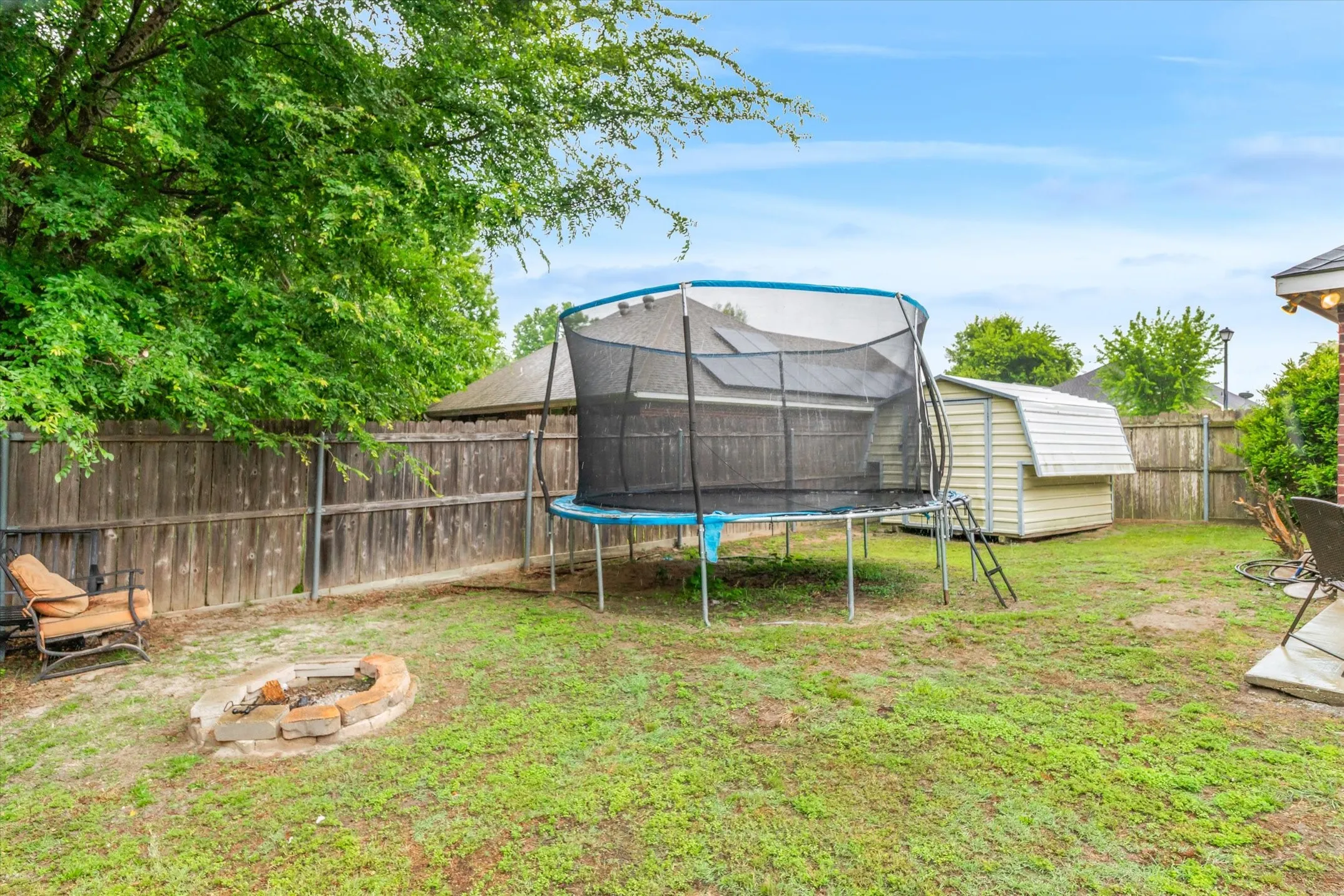 Single Family Residence For Sale in Van Zandt County , 560 Washington Street, Van, Texas 75790, 3 Bedroom, 2 Bathroom, 2 Garage spaces, 1,608 Sqft, built in 1998, mls#21241872, Real Estate Agent in Van, Homes For Sale in Van Zandt county, Homes For Sale in Van, Realtor in Van Texas, Real Estate Brokerage Independent Realty Texas, Luminita Cordes Realtor