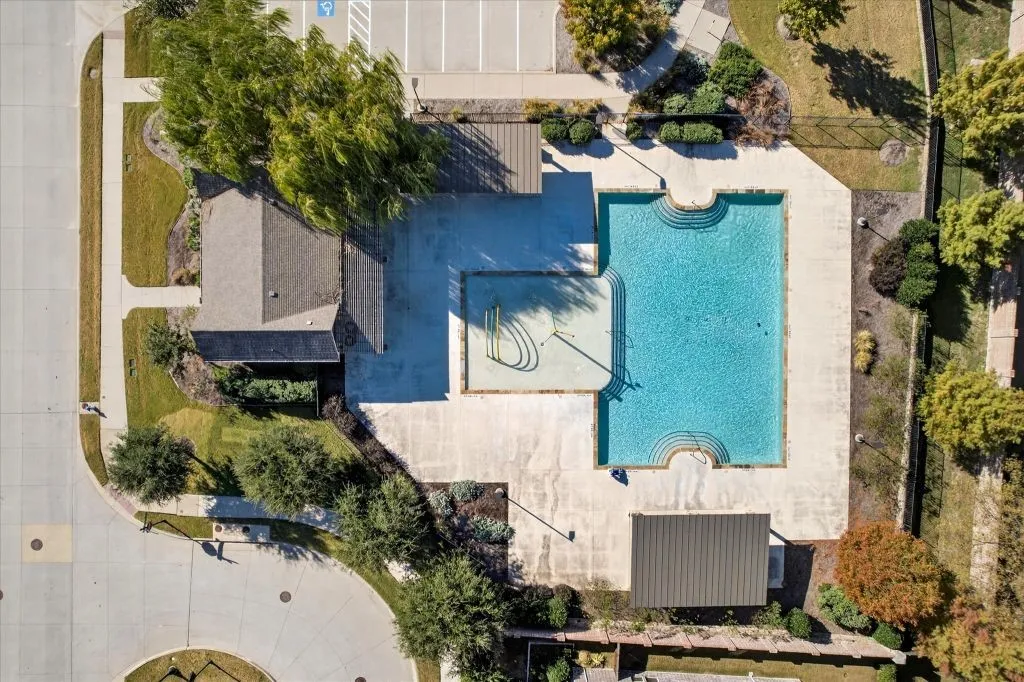 Single Family Residence For Sale in Collin County , 5305 Girard Street, Mc Kinney, Texas 75071, 3 Bedroom, 2 Bathroom, 2 Garage spaces, 1,850 Sqft, built in 2022, Preowned, mls#21247448, Real Estate Agent in Mc Kinney, Homes For Sale in Collin county, Homes For Sale in Mc Kinney, Realtor in Mc Kinney Texas, Real Estate Brokerage Independent Realty Texas, Luminita Cordes Realtor
