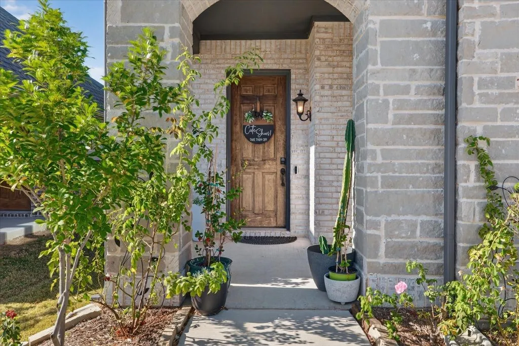 Single Family Residence For Sale in Collin County , 5305 Girard Street, Mc Kinney, Texas 75071, 3 Bedroom, 2 Bathroom, 2 Garage spaces, 1,850 Sqft, built in 2022, Preowned, mls#21247448, Real Estate Agent in Mc Kinney, Homes For Sale in Collin county, Homes For Sale in Mc Kinney, Realtor in Mc Kinney Texas, Real Estate Brokerage Independent Realty Texas, Luminita Cordes Realtor
