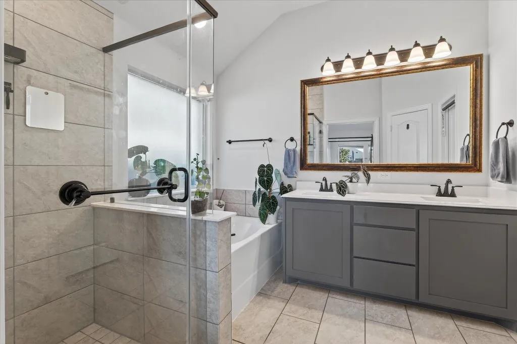 Single Family Residence For Sale in Collin County , 5305 Girard Street, Mc Kinney, Texas 75071, 3 Bedroom, 2 Bathroom, 2 Garage spaces, 1,850 Sqft, built in 2022, Preowned, mls#21247448, Real Estate Agent in Mc Kinney, Homes For Sale in Collin county, Homes For Sale in Mc Kinney, Realtor in Mc Kinney Texas, Real Estate Brokerage Independent Realty Texas, Luminita Cordes Realtor