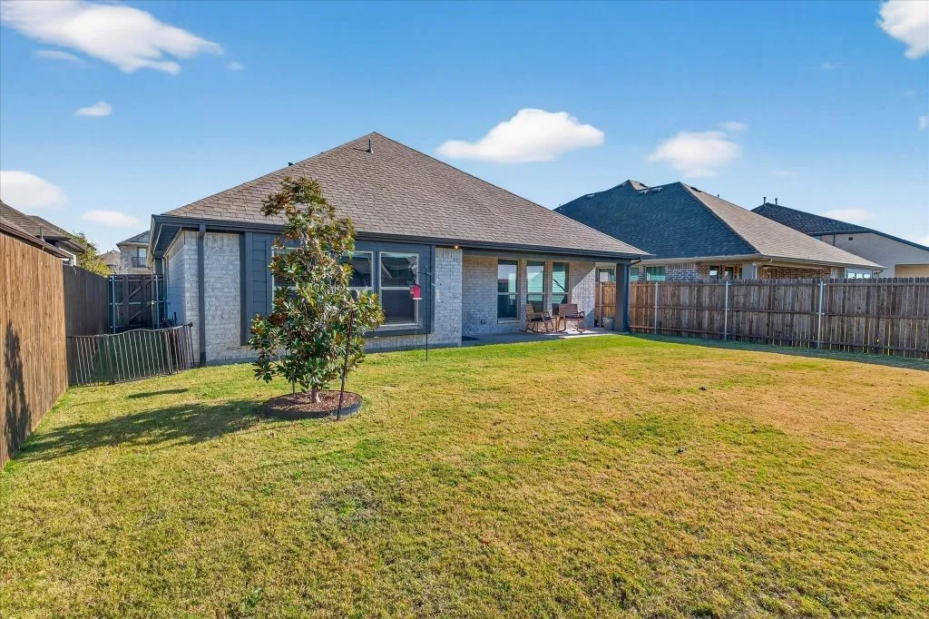 Single Family Residence For Sale in Collin County , 5305 Girard Street, Mc Kinney, Texas 75071, 3 Bedroom, 2 Bathroom, 2 Garage spaces, 1,850 Sqft, built in 2022, Preowned, mls#21247448, Real Estate Agent in Mc Kinney, Homes For Sale in Collin county, Homes For Sale in Mc Kinney, Realtor in Mc Kinney Texas, Real Estate Brokerage Independent Realty Texas, Luminita Cordes Realtor