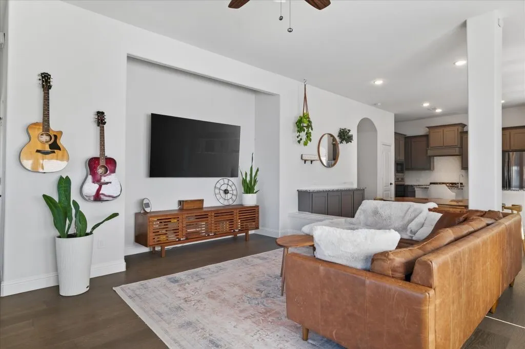 Single Family Residence For Sale in Collin County , 5305 Girard Street, Mc Kinney, Texas 75071, 3 Bedroom, 2 Bathroom, 2 Garage spaces, 1,850 Sqft, built in 2022, Preowned, mls#21247448, Real Estate Agent in Mc Kinney, Homes For Sale in Collin county, Homes For Sale in Mc Kinney, Realtor in Mc Kinney Texas, Real Estate Brokerage Independent Realty Texas, Luminita Cordes Realtor