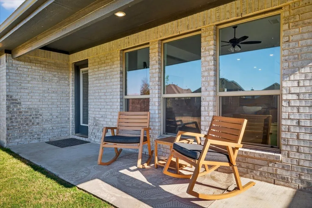 Single Family Residence For Sale in Collin County , 5305 Girard Street, Mc Kinney, Texas 75071, 3 Bedroom, 2 Bathroom, 2 Garage spaces, 1,850 Sqft, built in 2022, Preowned, mls#21247448, Real Estate Agent in Mc Kinney, Homes For Sale in Collin county, Homes For Sale in Mc Kinney, Realtor in Mc Kinney Texas, Real Estate Brokerage Independent Realty Texas, Luminita Cordes Realtor