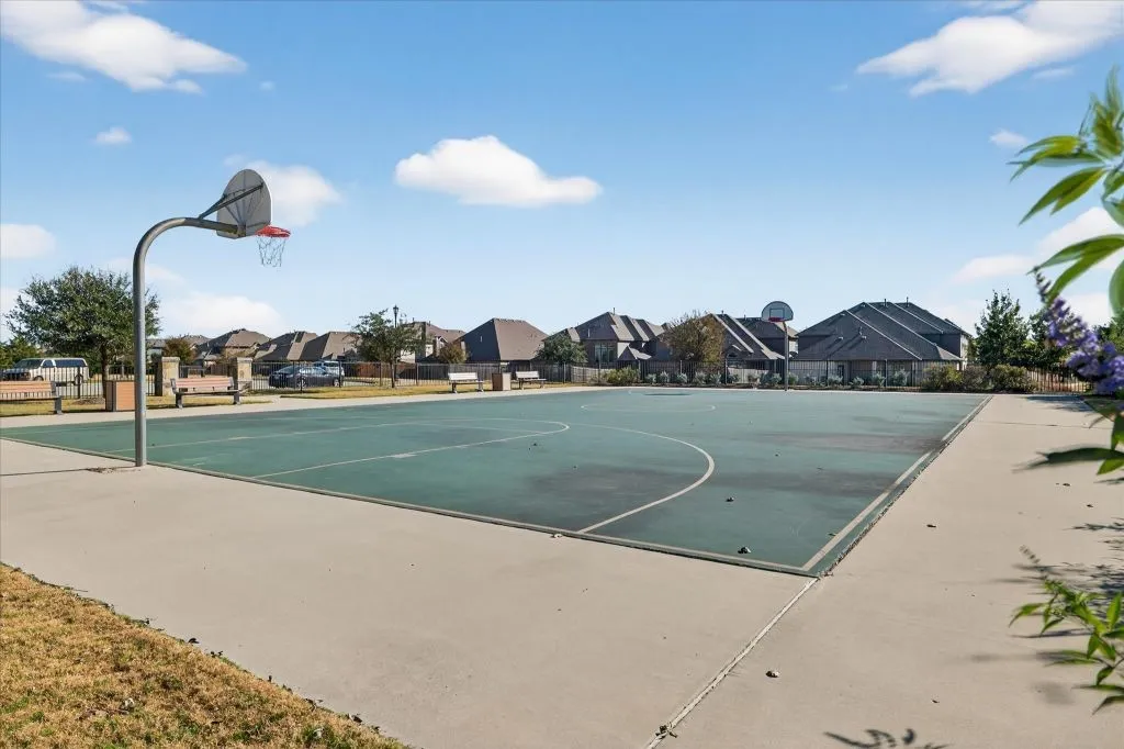 Single Family Residence For Sale in Collin County , 5305 Girard Street, Mc Kinney, Texas 75071, 3 Bedroom, 2 Bathroom, 2 Garage spaces, 1,850 Sqft, built in 2022, Preowned, mls#21247448, Real Estate Agent in Mc Kinney, Homes For Sale in Collin county, Homes For Sale in Mc Kinney, Realtor in Mc Kinney Texas, Real Estate Brokerage Independent Realty Texas, Luminita Cordes Realtor