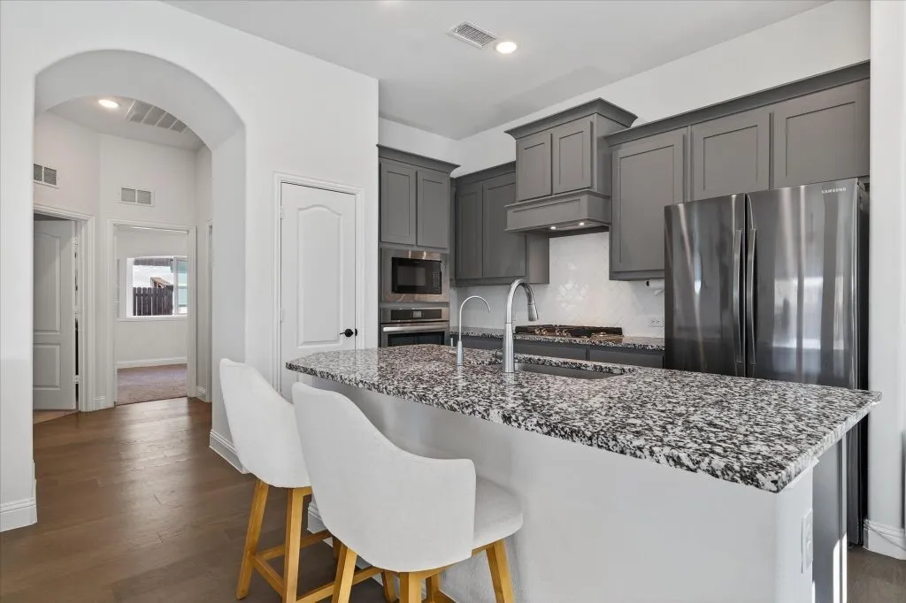 Single Family Residence For Sale in Collin County , 5305 Girard Street, Mc Kinney, Texas 75071, 3 Bedroom, 2 Bathroom, 2 Garage spaces, 1,850 Sqft, built in 2022, Preowned, mls#21247448, Real Estate Agent in Mc Kinney, Homes For Sale in Collin county, Homes For Sale in Mc Kinney, Realtor in Mc Kinney Texas, Real Estate Brokerage Independent Realty Texas, Luminita Cordes Realtor