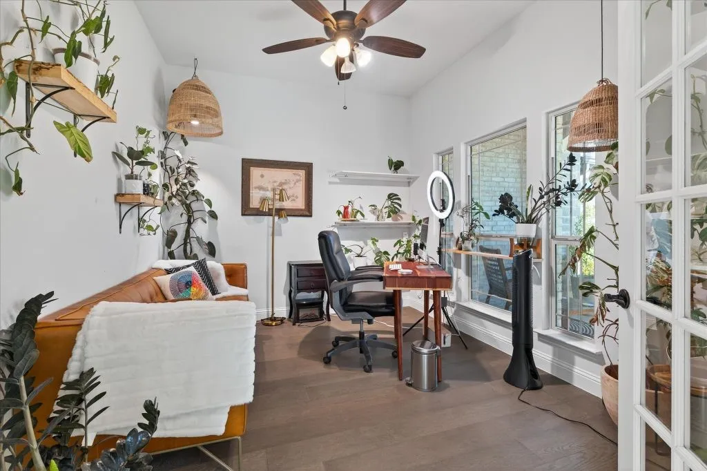 Single Family Residence For Sale in Collin County , 5305 Girard Street, Mc Kinney, Texas 75071, 3 Bedroom, 2 Bathroom, 2 Garage spaces, 1,850 Sqft, built in 2022, Preowned, mls#21247448, Real Estate Agent in Mc Kinney, Homes For Sale in Collin county, Homes For Sale in Mc Kinney, Realtor in Mc Kinney Texas, Real Estate Brokerage Independent Realty Texas, Luminita Cordes Realtor