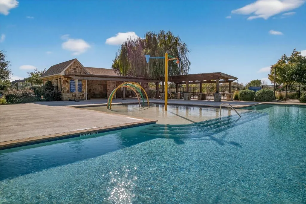 Single Family Residence For Sale in Collin County , 5305 Girard Street, Mc Kinney, Texas 75071, 3 Bedroom, 2 Bathroom, 2 Garage spaces, 1,850 Sqft, built in 2022, Preowned, mls#21247448, Real Estate Agent in Mc Kinney, Homes For Sale in Collin county, Homes For Sale in Mc Kinney, Realtor in Mc Kinney Texas, Real Estate Brokerage Independent Realty Texas, Luminita Cordes Realtor