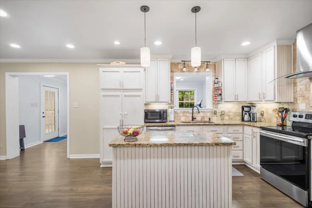 Single Family Residence For Sale in Smith County , 1327 BRIDLE PATH Lane, Hideaway, Texas 75771, 3 Bedroom, 2 Bathroom, Garage spaces, 1,778 Sqft, built in 1982, Preowned, mls#21247434, Real Estate Agent in Hideaway, Homes For Sale in Smith county, Homes For Sale in Hideaway, Realtor in Hideaway Texas, Real Estate Brokerage Independent Realty Texas, Luminita Cordes Realtor