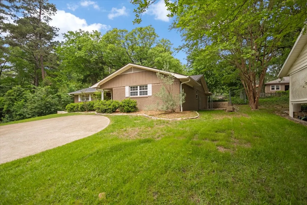 Single Family Residence For Sale in Smith County , 1327 BRIDLE PATH Lane, Hideaway, Texas 75771, 3 Bedroom, 2 Bathroom, Garage spaces, 1,778 Sqft, built in 1982, Preowned, mls#21247434, Real Estate Agent in Hideaway, Homes For Sale in Smith county, Homes For Sale in Hideaway, Realtor in Hideaway Texas, Real Estate Brokerage Independent Realty Texas, Luminita Cordes Realtor