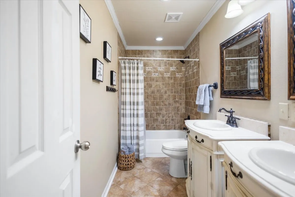 Single Family Residence For Sale in Smith County , 1327 BRIDLE PATH Lane, Hideaway, Texas 75771, 3 Bedroom, 2 Bathroom, Garage spaces, 1,778 Sqft, built in 1982, Preowned, mls#21247434, Real Estate Agent in Hideaway, Homes For Sale in Smith county, Homes For Sale in Hideaway, Realtor in Hideaway Texas, Real Estate Brokerage Independent Realty Texas, Luminita Cordes Realtor