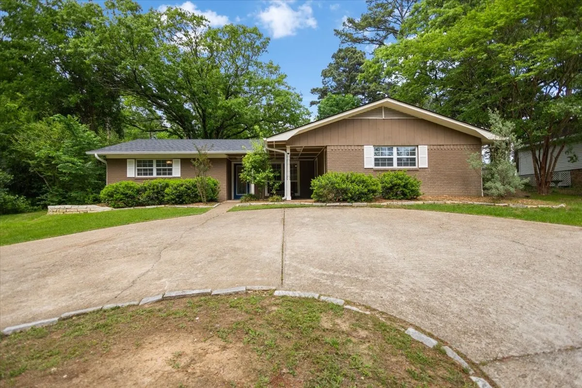 Single Family Residence For Sale in Smith County , 1327 BRIDLE PATH Lane, Hideaway, Texas 75771, 3 Bedroom, 2 Bathroom, Garage spaces, 1,778 Sqft, built in 1982, Preowned, mls#21247434, Real Estate Agent in Hideaway, Homes For Sale in Smith county, Homes For Sale in Hideaway, Realtor in Hideaway Texas, Real Estate Brokerage Independent Realty Texas, Luminita Cordes Realtor