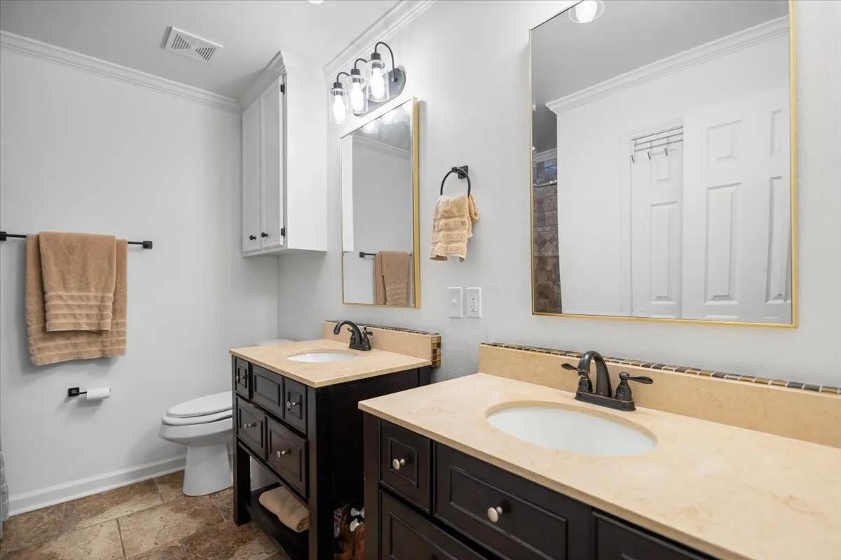 Single Family Residence For Sale in Smith County , 1327 BRIDLE PATH Lane, Hideaway, Texas 75771, 3 Bedroom, 2 Bathroom, Garage spaces, 1,778 Sqft, built in 1982, Preowned, mls#21247434, Real Estate Agent in Hideaway, Homes For Sale in Smith county, Homes For Sale in Hideaway, Realtor in Hideaway Texas, Real Estate Brokerage Independent Realty Texas, Luminita Cordes Realtor