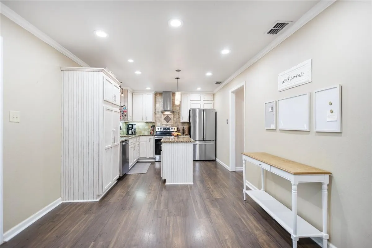 Single Family Residence For Sale in Smith County , 1327 BRIDLE PATH Lane, Hideaway, Texas 75771, 3 Bedroom, 2 Bathroom, Garage spaces, 1,778 Sqft, built in 1982, Preowned, mls#21247434, Real Estate Agent in Hideaway, Homes For Sale in Smith county, Homes For Sale in Hideaway, Realtor in Hideaway Texas, Real Estate Brokerage Independent Realty Texas, Luminita Cordes Realtor