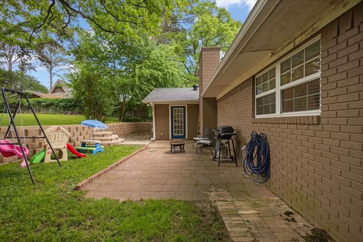 Single Family Residence For Sale in Smith County , 1327 BRIDLE PATH Lane, Hideaway, Texas 75771, 3 Bedroom, 2 Bathroom, Garage spaces, 1,778 Sqft, built in 1982, Preowned, mls#21247434, Real Estate Agent in Hideaway, Homes For Sale in Smith county, Homes For Sale in Hideaway, Realtor in Hideaway Texas, Real Estate Brokerage Independent Realty Texas, Luminita Cordes Realtor