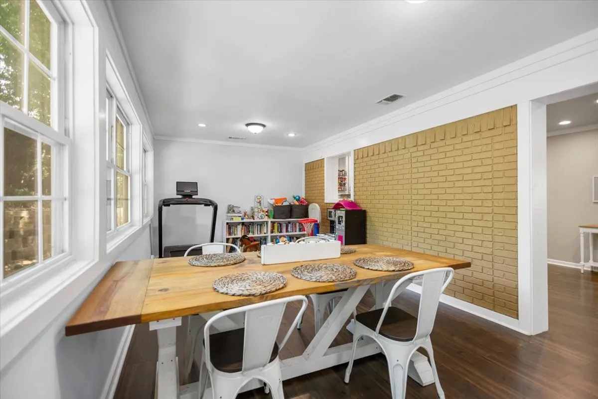 Single Family Residence For Sale in Smith County , 1327 BRIDLE PATH Lane, Hideaway, Texas 75771, 3 Bedroom, 2 Bathroom, Garage spaces, 1,778 Sqft, built in 1982, Preowned, mls#21247434, Real Estate Agent in Hideaway, Homes For Sale in Smith county, Homes For Sale in Hideaway, Realtor in Hideaway Texas, Real Estate Brokerage Independent Realty Texas, Luminita Cordes Realtor