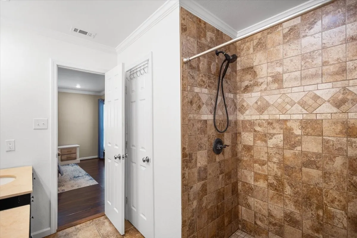 Single Family Residence For Sale in Smith County , 1327 BRIDLE PATH Lane, Hideaway, Texas 75771, 3 Bedroom, 2 Bathroom, Garage spaces, 1,778 Sqft, built in 1982, Preowned, mls#21247434, Real Estate Agent in Hideaway, Homes For Sale in Smith county, Homes For Sale in Hideaway, Realtor in Hideaway Texas, Real Estate Brokerage Independent Realty Texas, Luminita Cordes Realtor