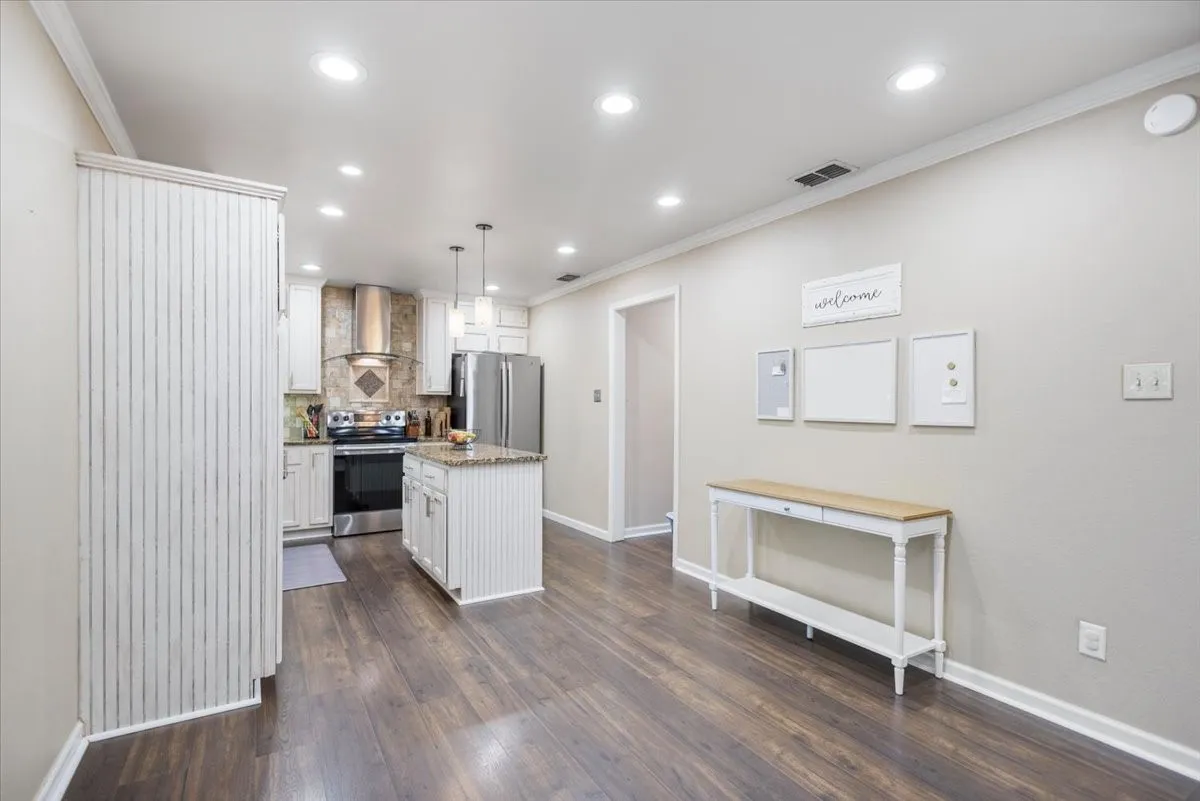 Single Family Residence For Sale in Smith County , 1327 BRIDLE PATH Lane, Hideaway, Texas 75771, 3 Bedroom, 2 Bathroom, Garage spaces, 1,778 Sqft, built in 1982, Preowned, mls#21247434, Real Estate Agent in Hideaway, Homes For Sale in Smith county, Homes For Sale in Hideaway, Realtor in Hideaway Texas, Real Estate Brokerage Independent Realty Texas, Luminita Cordes Realtor