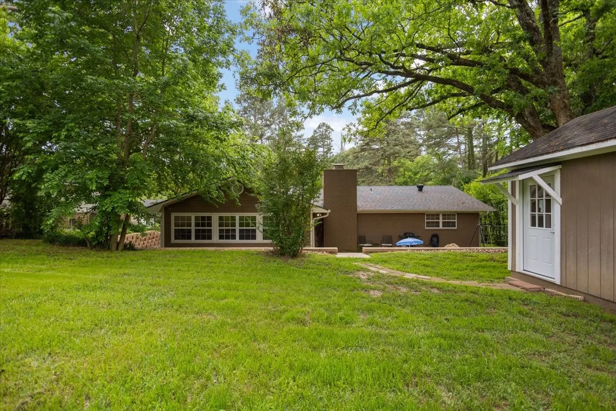 Single Family Residence For Sale in Smith County , 1327 BRIDLE PATH Lane, Hideaway, Texas 75771, 3 Bedroom, 2 Bathroom, Garage spaces, 1,778 Sqft, built in 1982, Preowned, mls#21247434, Real Estate Agent in Hideaway, Homes For Sale in Smith county, Homes For Sale in Hideaway, Realtor in Hideaway Texas, Real Estate Brokerage Independent Realty Texas, Luminita Cordes Realtor