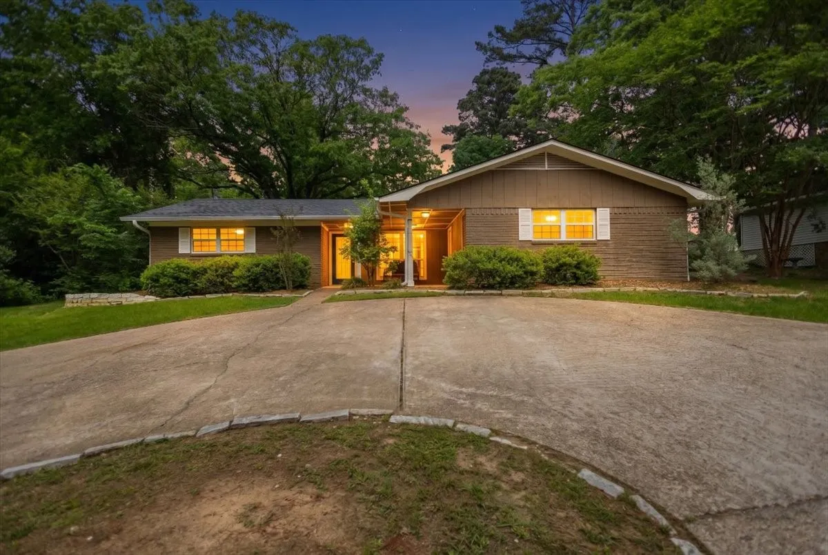 Single Family Residence For Sale in Smith County , 1327 BRIDLE PATH Lane, Hideaway, Texas 75771, 3 Bedroom, 2 Bathroom, Garage spaces, 1,778 Sqft, built in 1982, Preowned, mls#21247434, Real Estate Agent in Hideaway, Homes For Sale in Smith county, Homes For Sale in Hideaway, Realtor in Hideaway Texas, Real Estate Brokerage Independent Realty Texas, Luminita Cordes Realtor