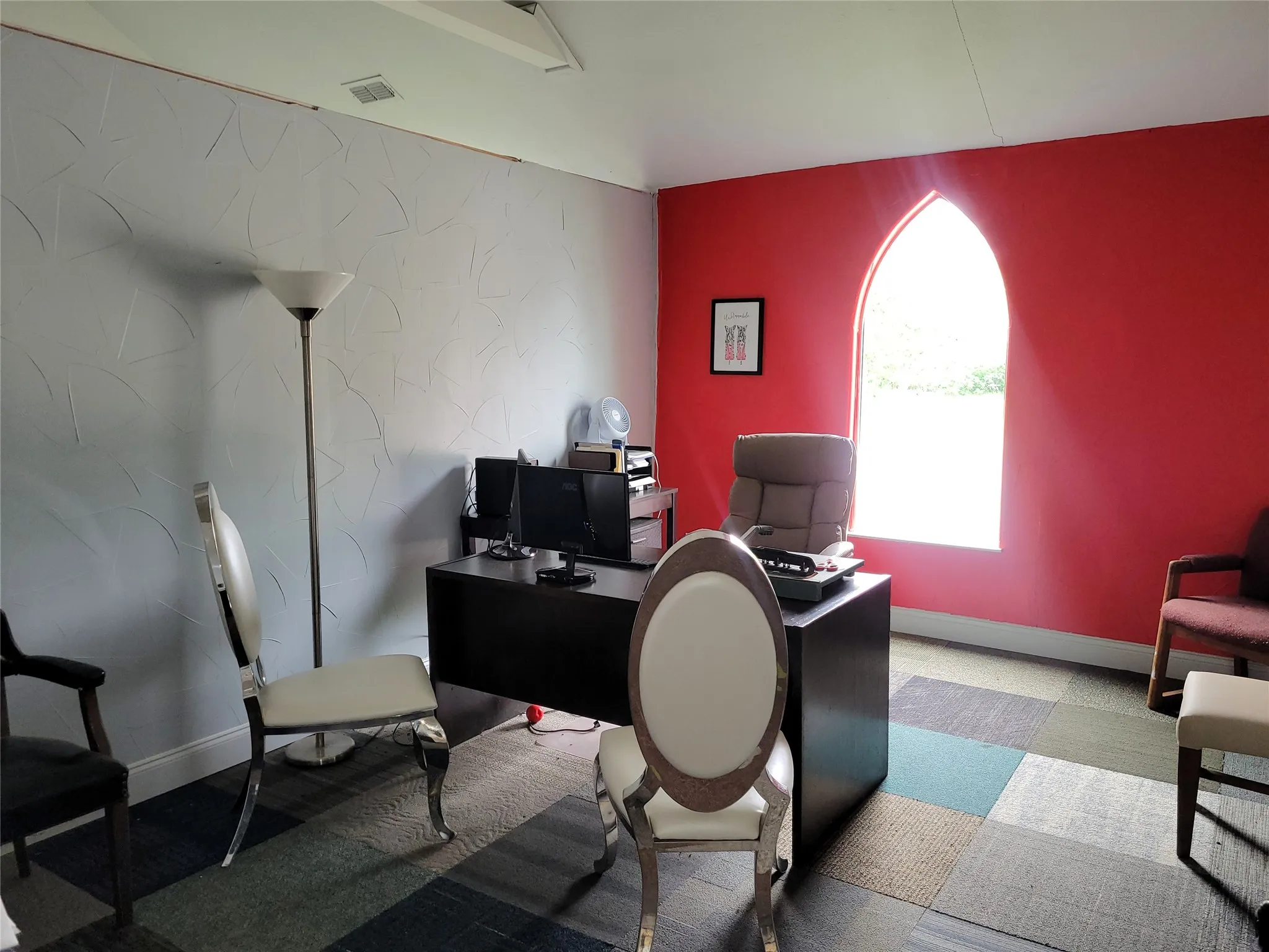 Middle office space.