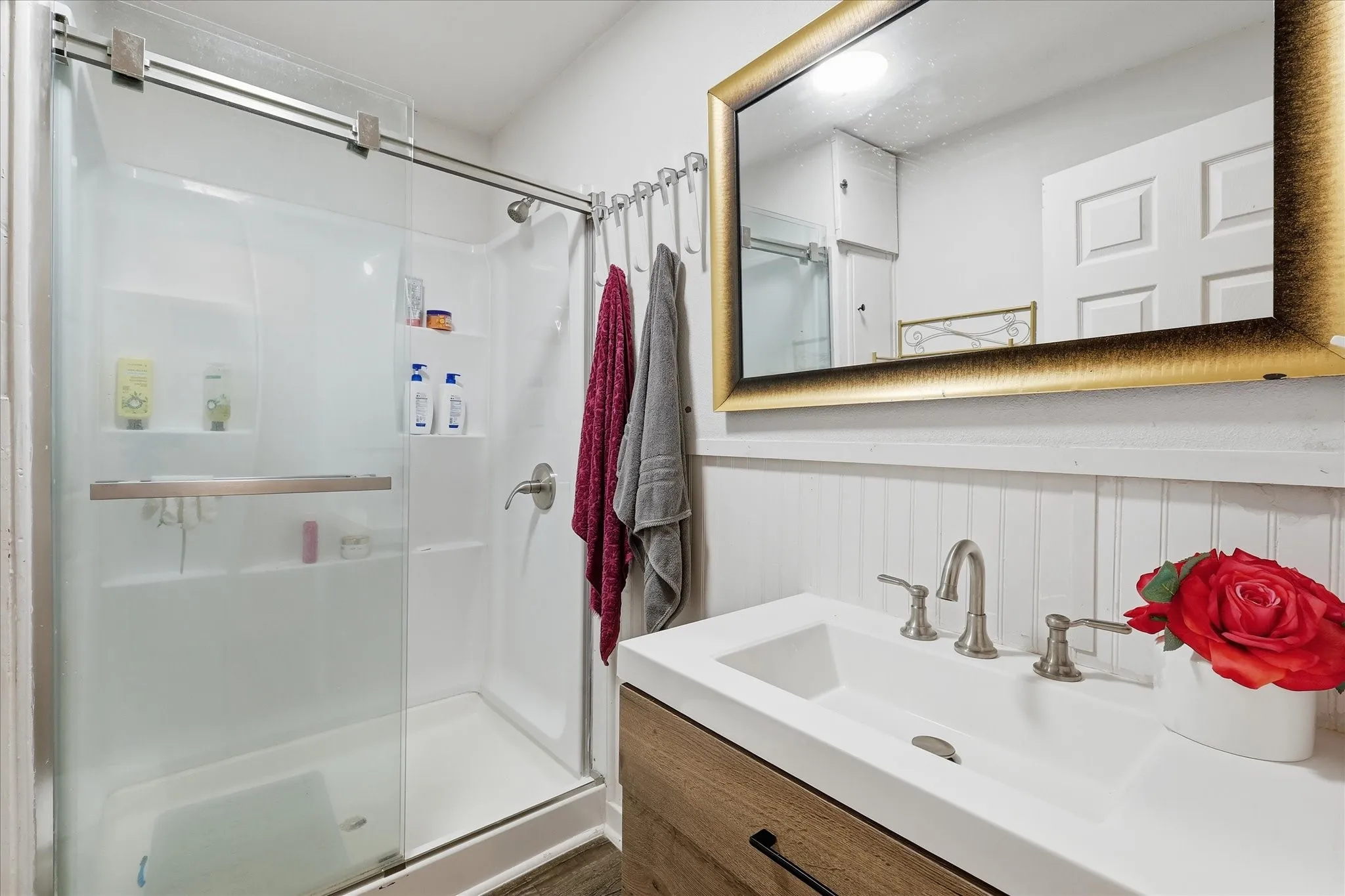 Updated full bathroom
