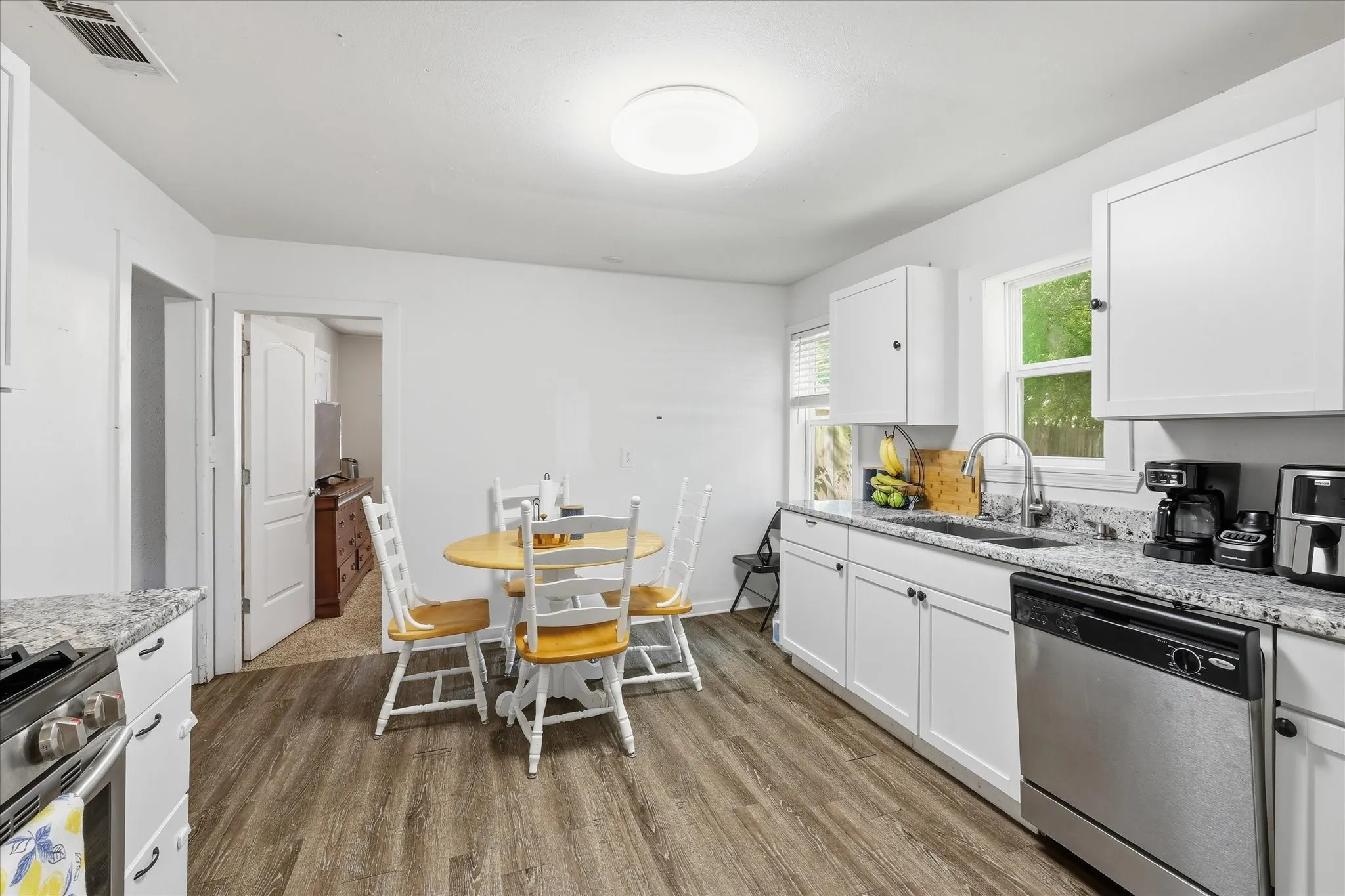 Eat in kitchen