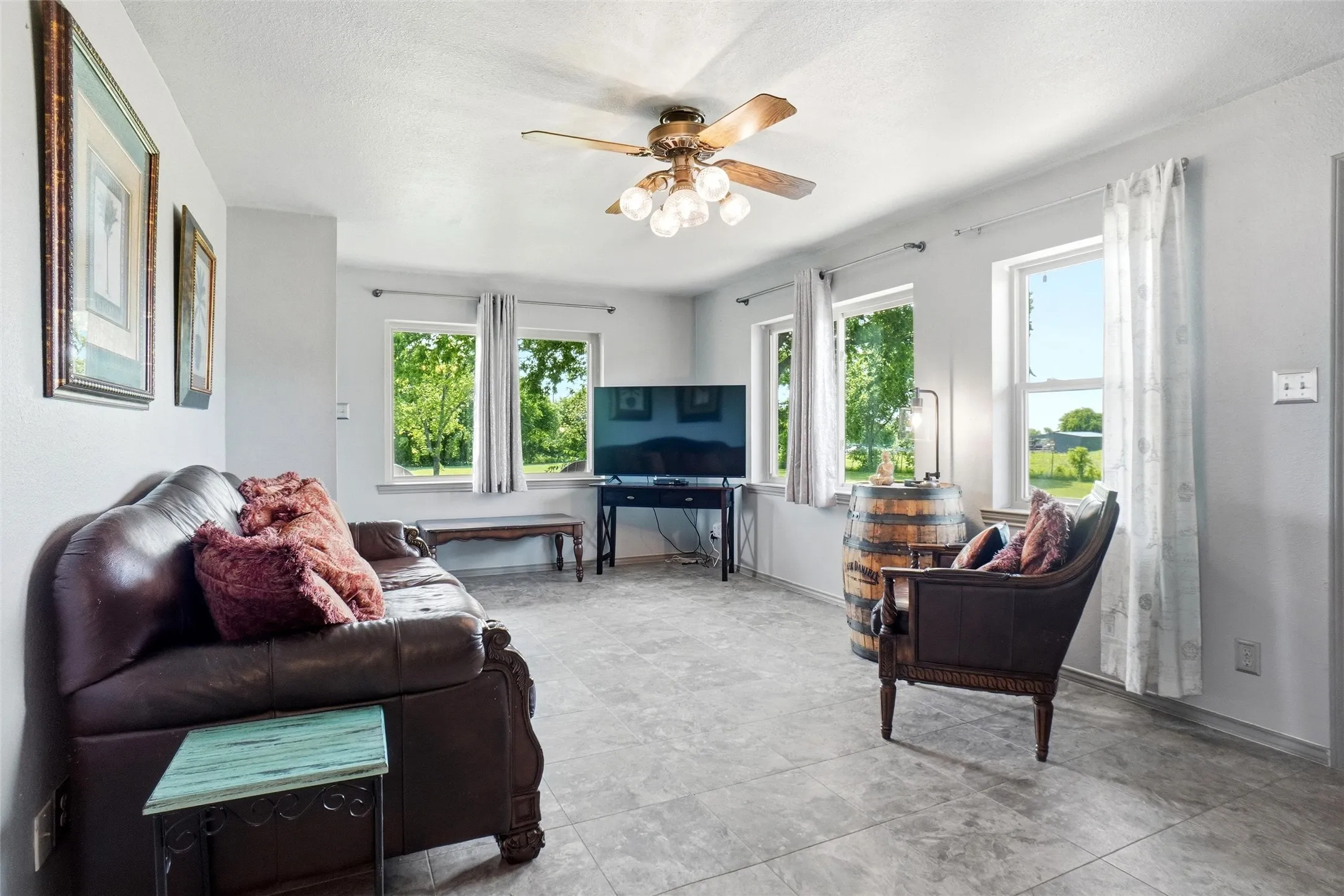 Single Family Residence For Sale in Denton County , 8983 W Odneal Road, Krum, Texas 76249, 2 Bedroom, 2 Bathroom, Garage spaces, 1,762 Sqft, built in 1987, Preowned, mls#21246849, Real Estate Agent in Krum, Homes For Sale in Denton county, Homes For Sale in Krum, Realtor in Krum Texas, Real Estate Brokerage Independent Realty Texas, Luminita Cordes Realtor