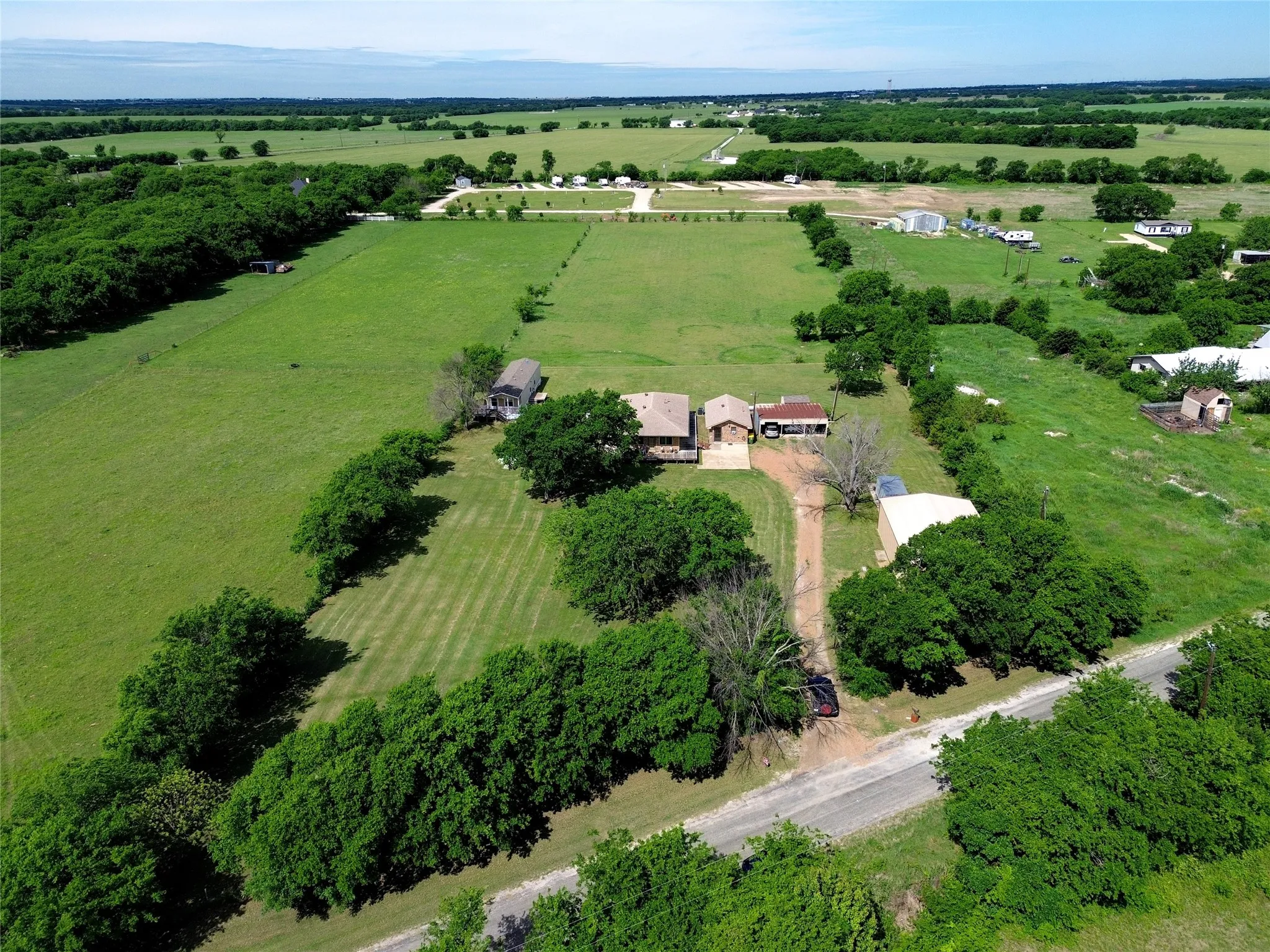 Single Family Residence For Sale in Denton County , 8983 W Odneal Road, Krum, Texas 76249, 2 Bedroom, 2 Bathroom, Garage spaces, 1,762 Sqft, built in 1987, Preowned, mls#21246849, Real Estate Agent in Krum, Homes For Sale in Denton county, Homes For Sale in Krum, Realtor in Krum Texas, Real Estate Brokerage Independent Realty Texas, Luminita Cordes Realtor