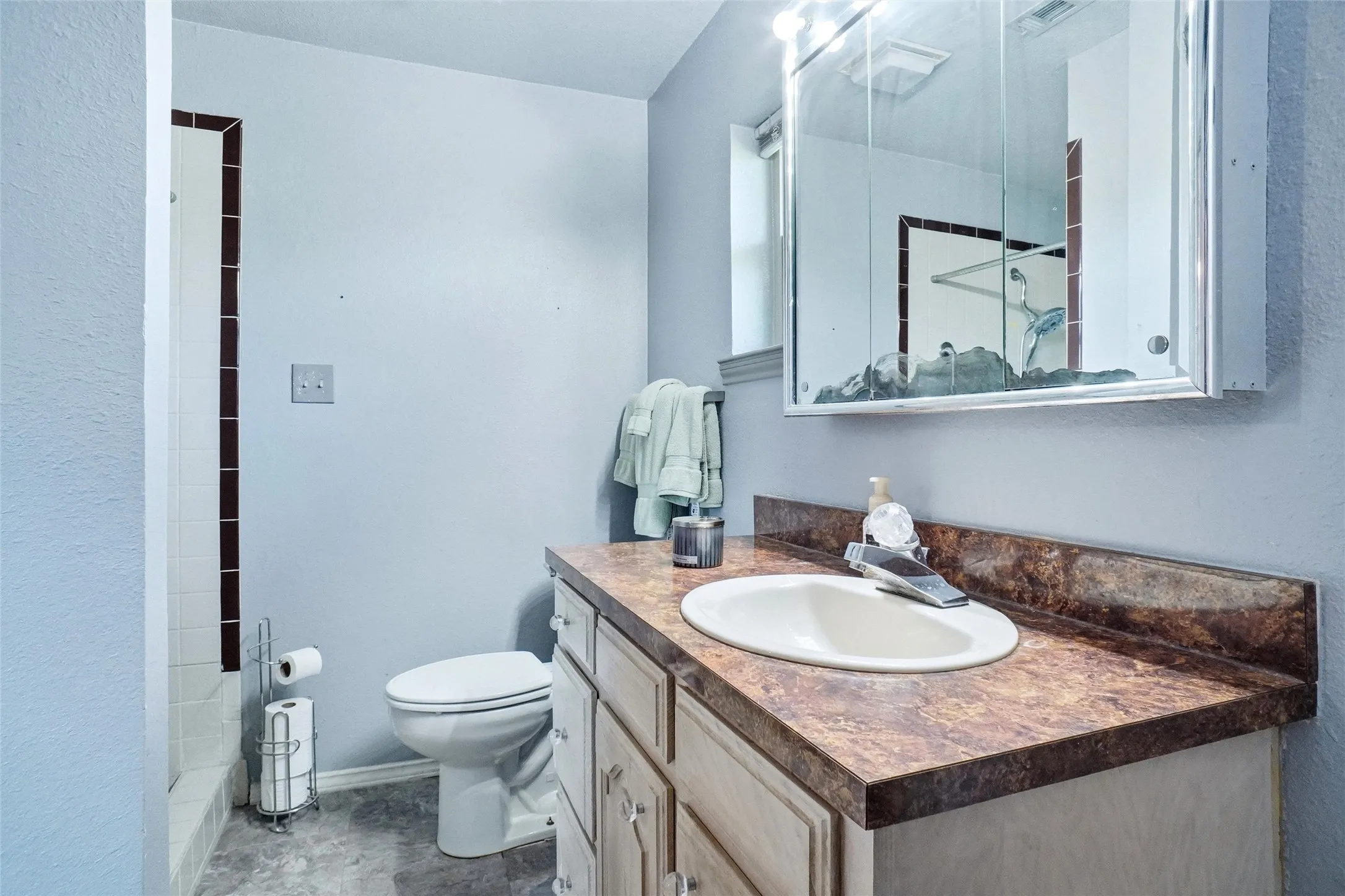 Full bathroom in secondary bedroom of house #1.