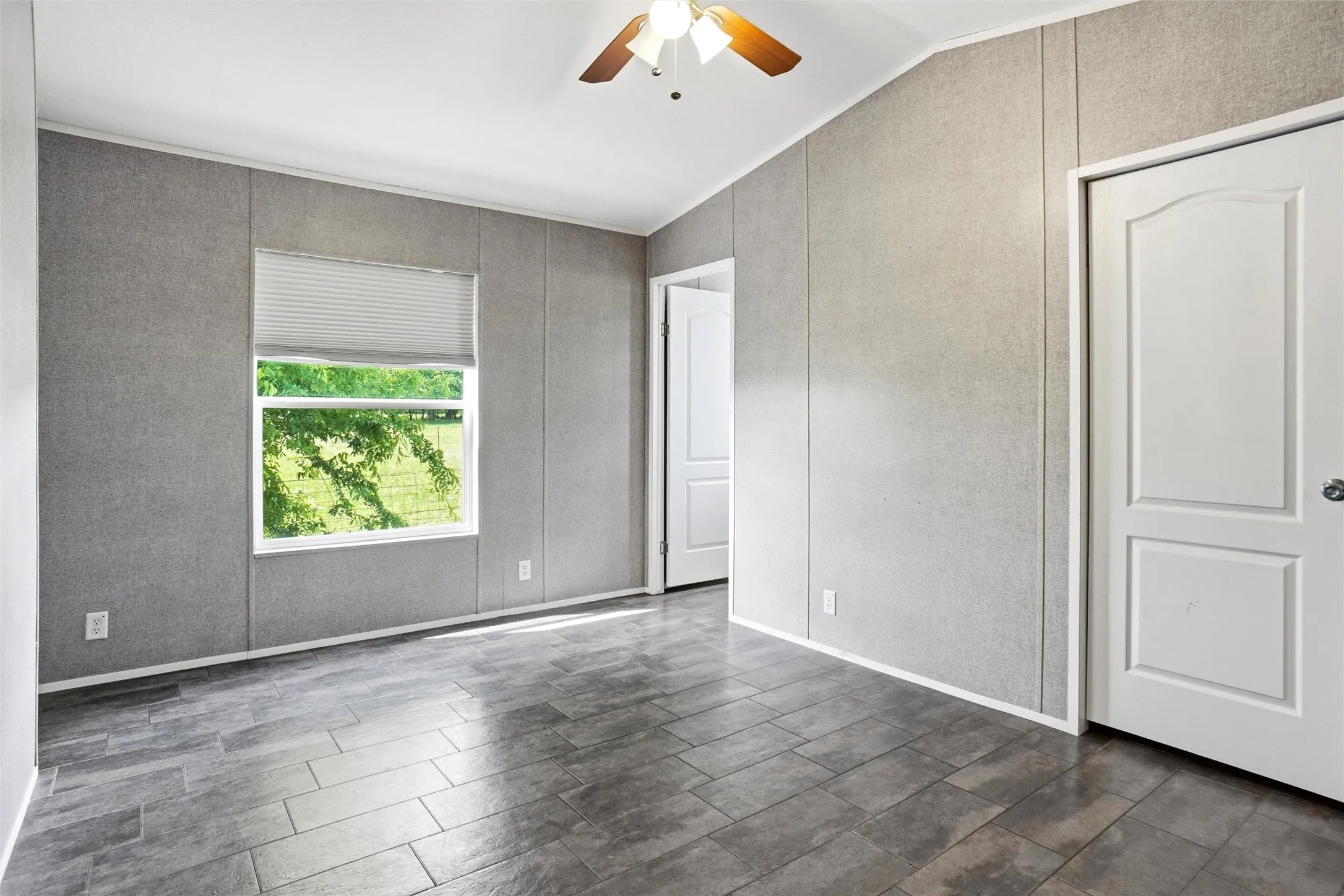 Single Family Residence For Sale in Denton County , 8983 W Odneal Road, Krum, Texas 76249, 2 Bedroom, 2 Bathroom, Garage spaces, 1,762 Sqft, built in 1987, Preowned, mls#21246849, Real Estate Agent in Krum, Homes For Sale in Denton county, Homes For Sale in Krum, Realtor in Krum Texas, Real Estate Brokerage Independent Realty Texas, Luminita Cordes Realtor