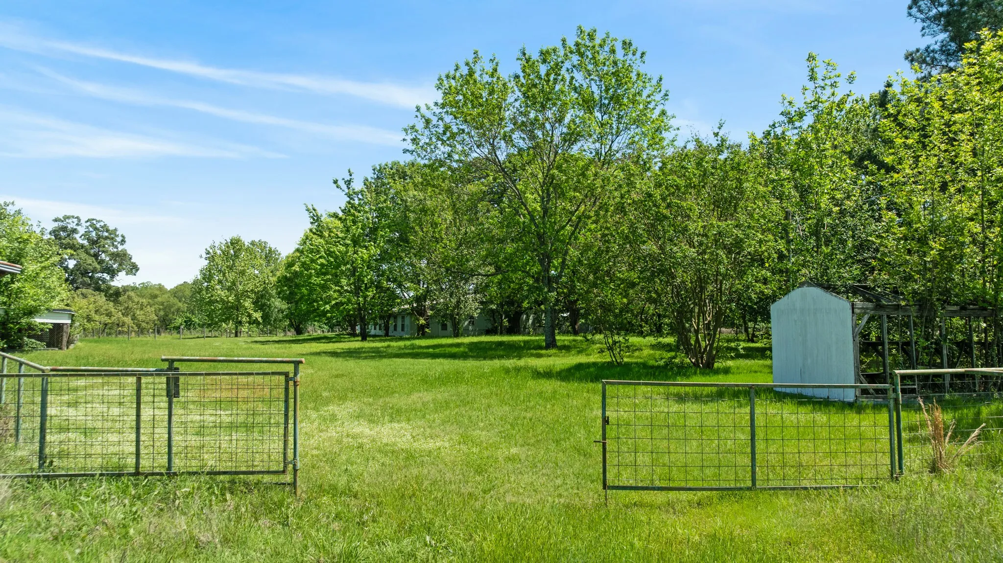 Farm For Sale in Lamar County , 2000 COUNTY ROAD 2420, Honey Grove, Texas 75446, 2 Bedroom, 4 Bathroom, Garage spaces, 3,694 Sqft, built in 1970, mls#21238033, Real Estate Agent in Honey Grove, Homes For Sale in Lamar county, Homes For Sale in Honey Grove, Realtor in Honey Grove Texas, Real Estate Brokerage Independent Realty Texas, Luminita Cordes Realtor
