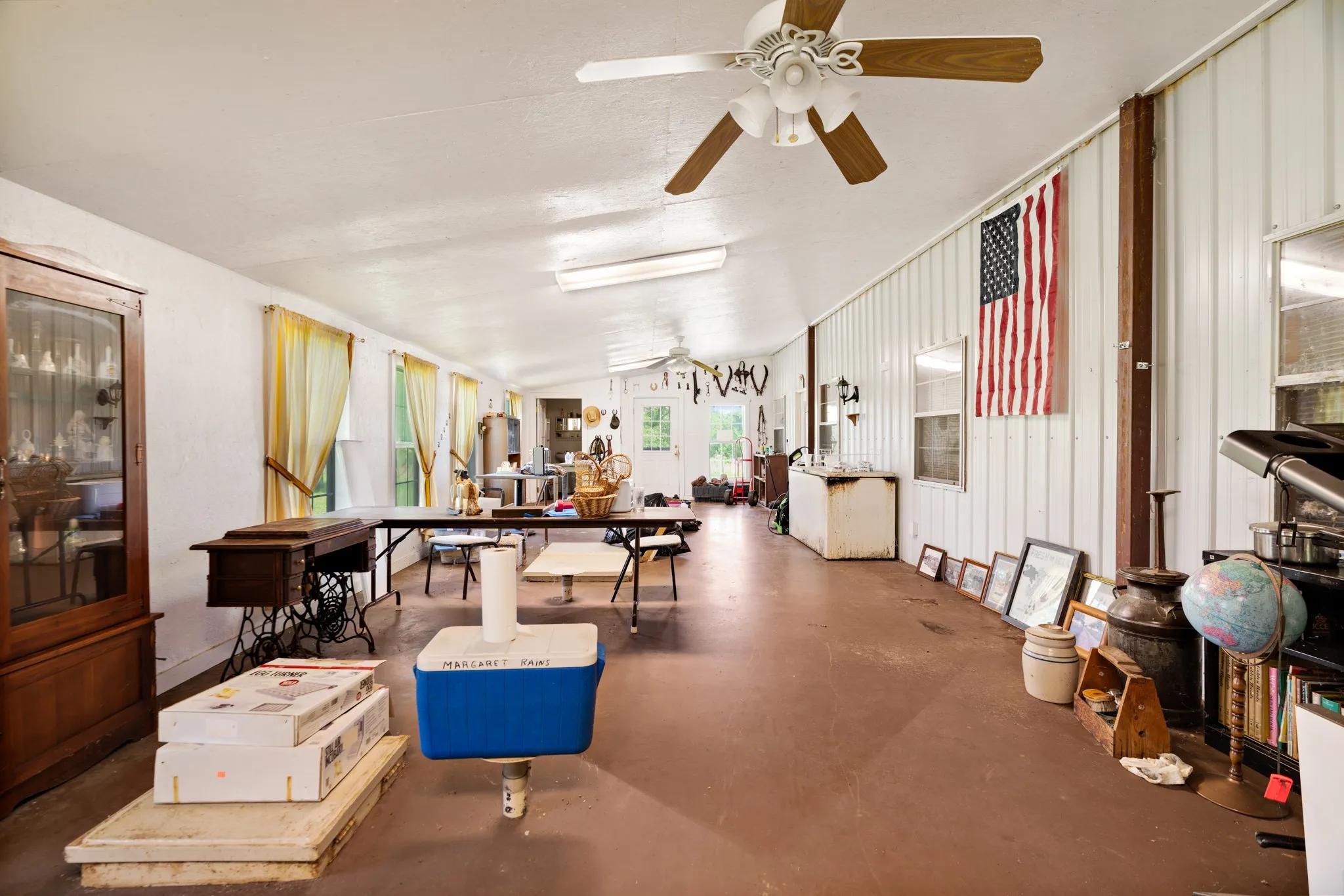 Farm For Sale in Lamar County , 2000 COUNTY ROAD 2420, Honey Grove, Texas 75446, 2 Bedroom, 4 Bathroom, Garage spaces, 3,694 Sqft, built in 1970, mls#21238033, Real Estate Agent in Honey Grove, Homes For Sale in Lamar county, Homes For Sale in Honey Grove, Realtor in Honey Grove Texas, Real Estate Brokerage Independent Realty Texas, Luminita Cordes Realtor
