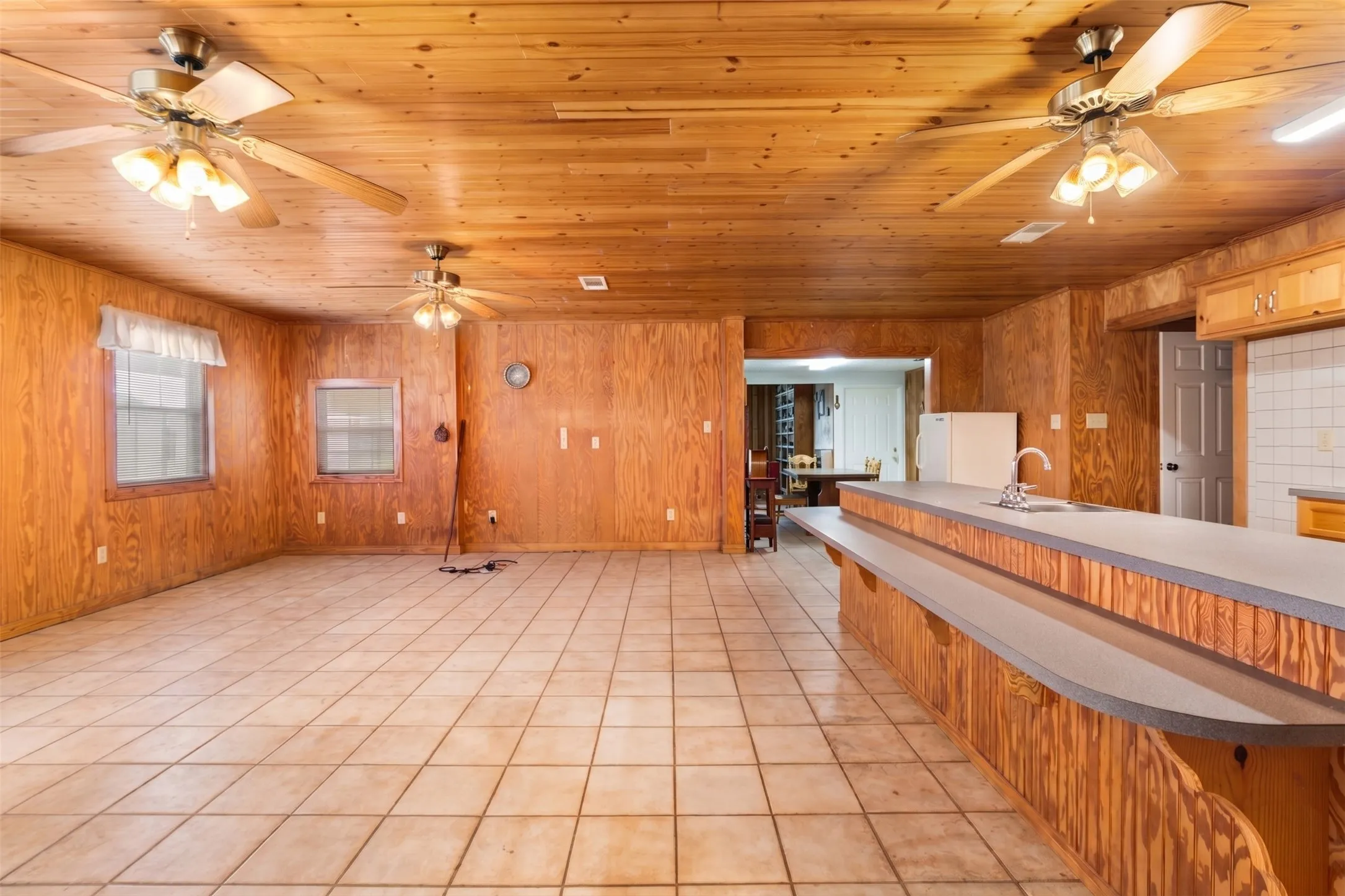 Farm For Sale in Lamar County , 2000 COUNTY ROAD 2420, Honey Grove, Texas 75446, 2 Bedroom, 4 Bathroom, Garage spaces, 3,694 Sqft, built in 1970, mls#21238033, Real Estate Agent in Honey Grove, Homes For Sale in Lamar county, Homes For Sale in Honey Grove, Realtor in Honey Grove Texas, Real Estate Brokerage Independent Realty Texas, Luminita Cordes Realtor