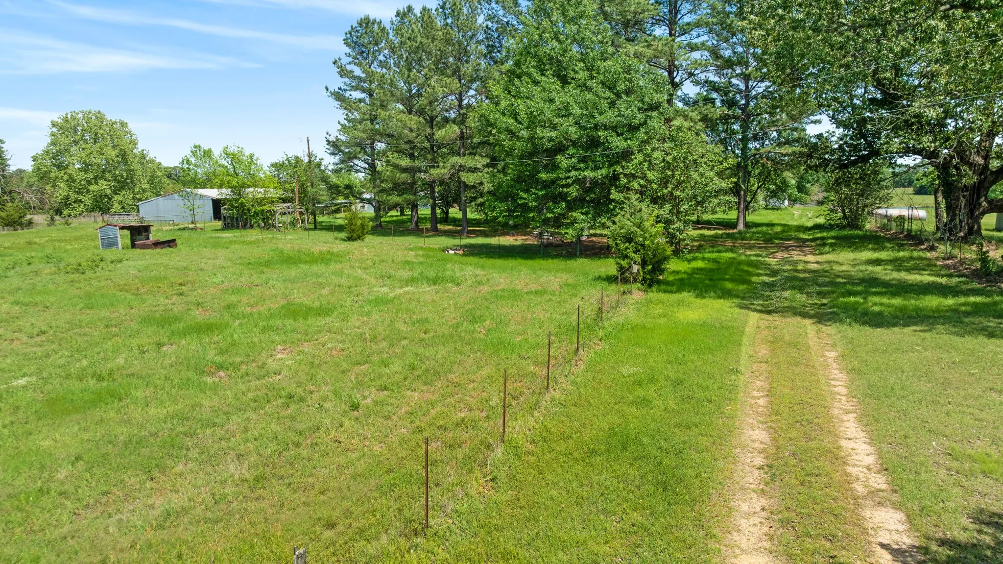 Farm For Sale in Lamar County , 2000 COUNTY ROAD 2420, Honey Grove, Texas 75446, 2 Bedroom, 4 Bathroom, Garage spaces, 3,694 Sqft, built in 1970, mls#21238033, Real Estate Agent in Honey Grove, Homes For Sale in Lamar county, Homes For Sale in Honey Grove, Realtor in Honey Grove Texas, Real Estate Brokerage Independent Realty Texas, Luminita Cordes Realtor